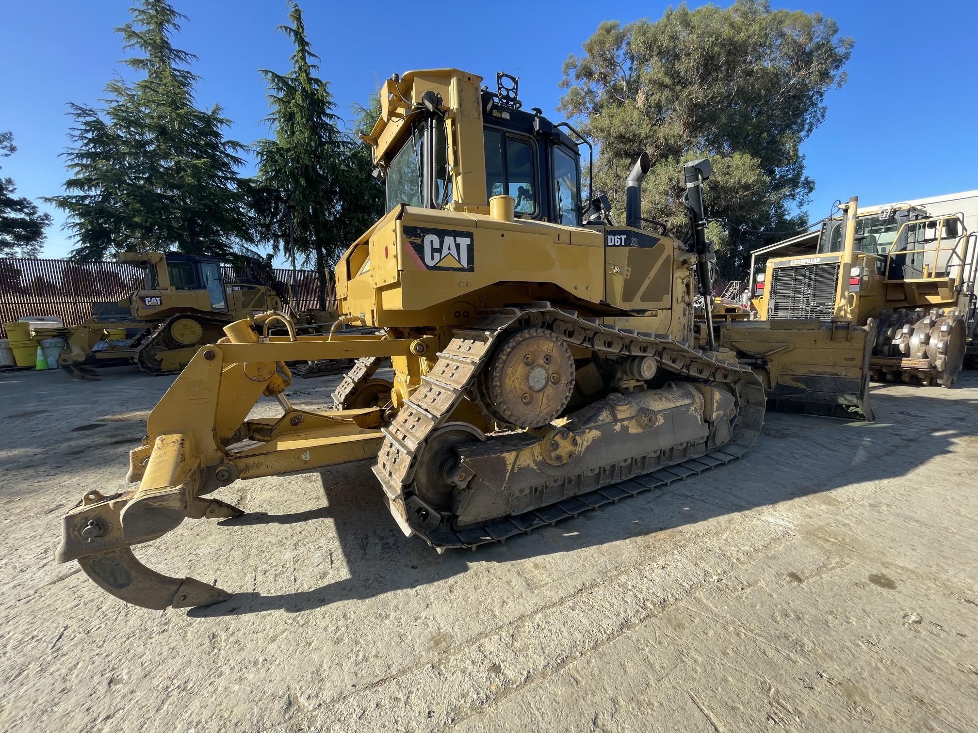 2012 CATERPILLAR D6T XL - view 2 of 7