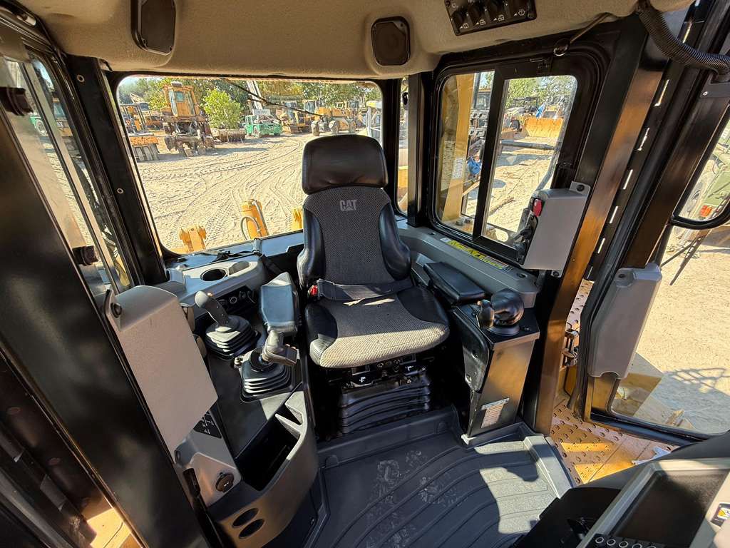 2018 CATERPILLAR D6T LGP - view 2 of 6