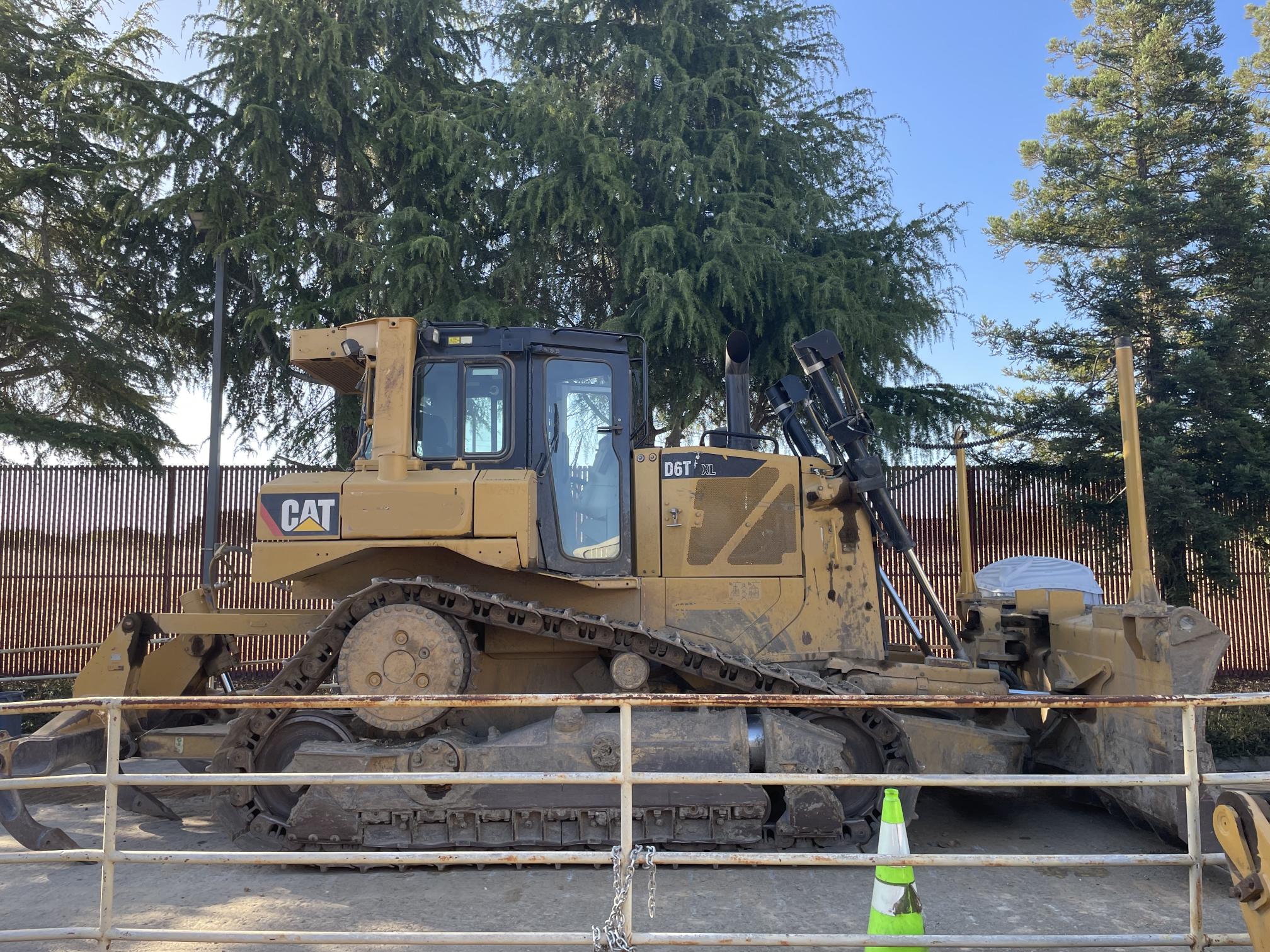 2014 CATERPILLAR D6T XL - view 2 of 6