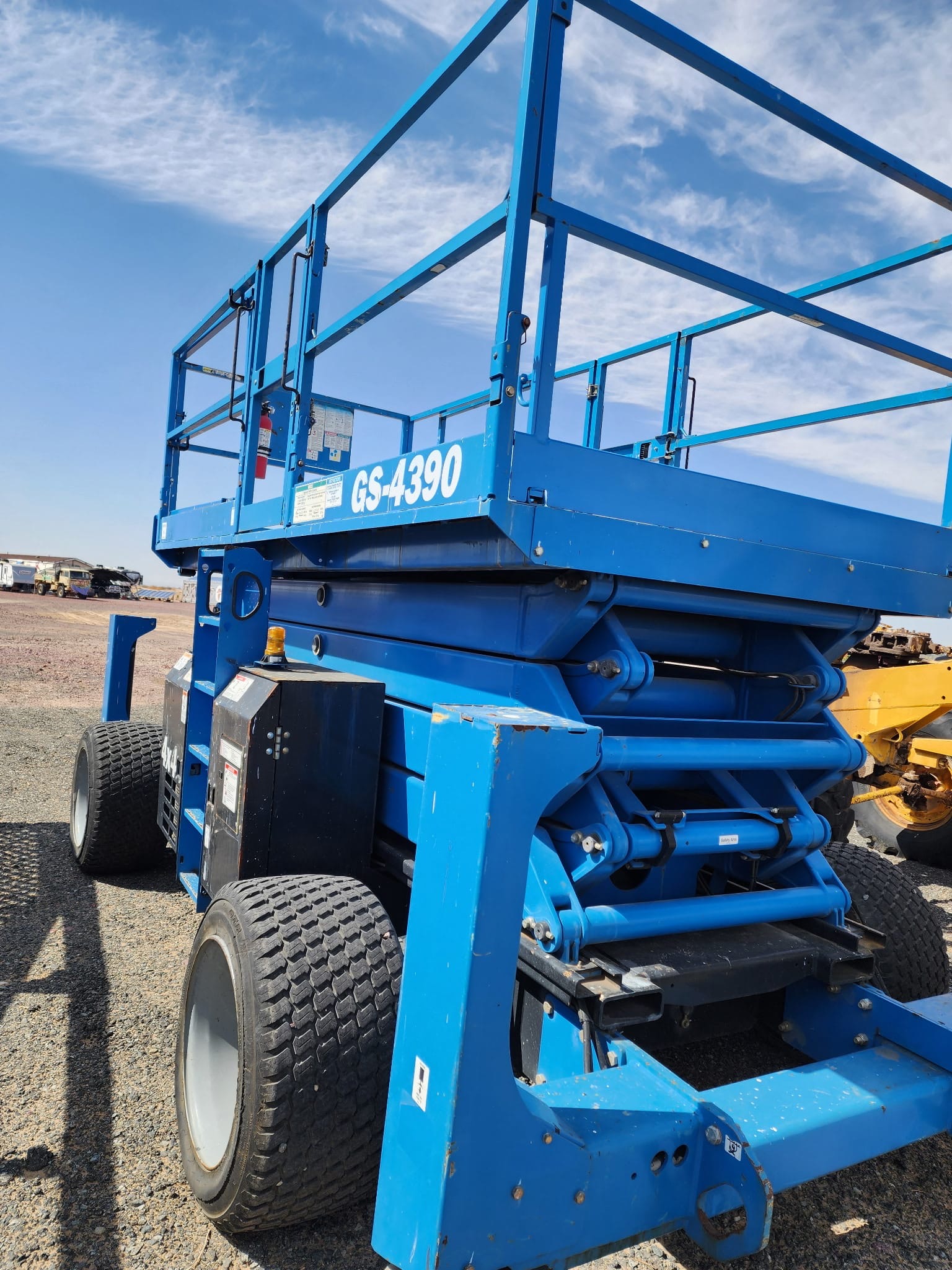 2015 GENIE GS4390 - view 3 of 7