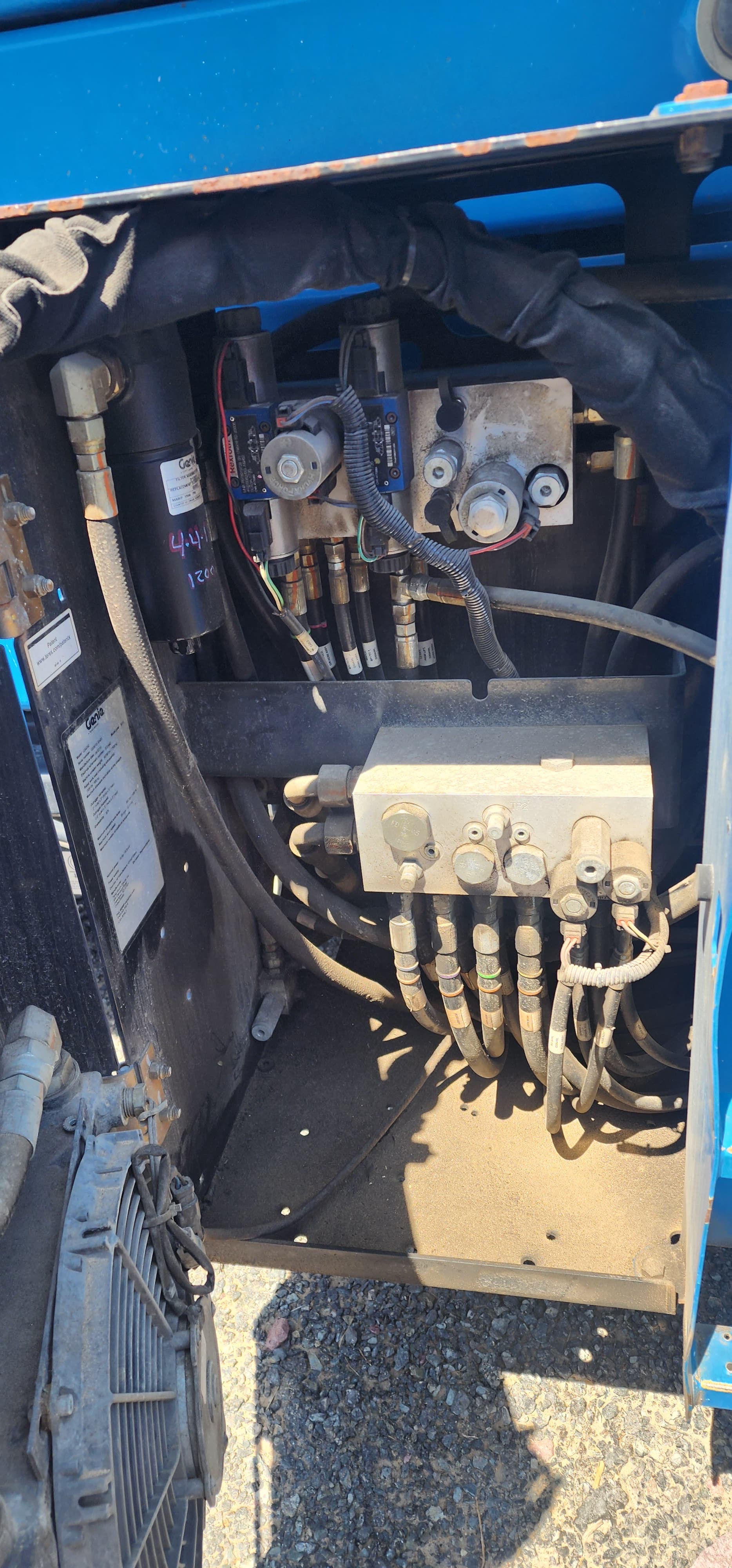 2015 GENIE GS4390 - view 5 of 7