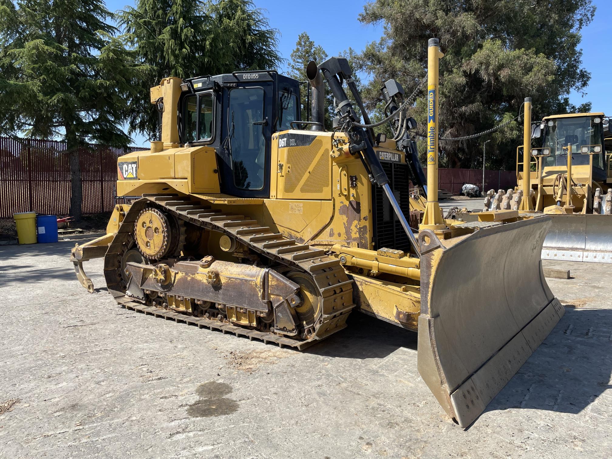2013 CATERPILLAR D6T XL - view 2 of 8