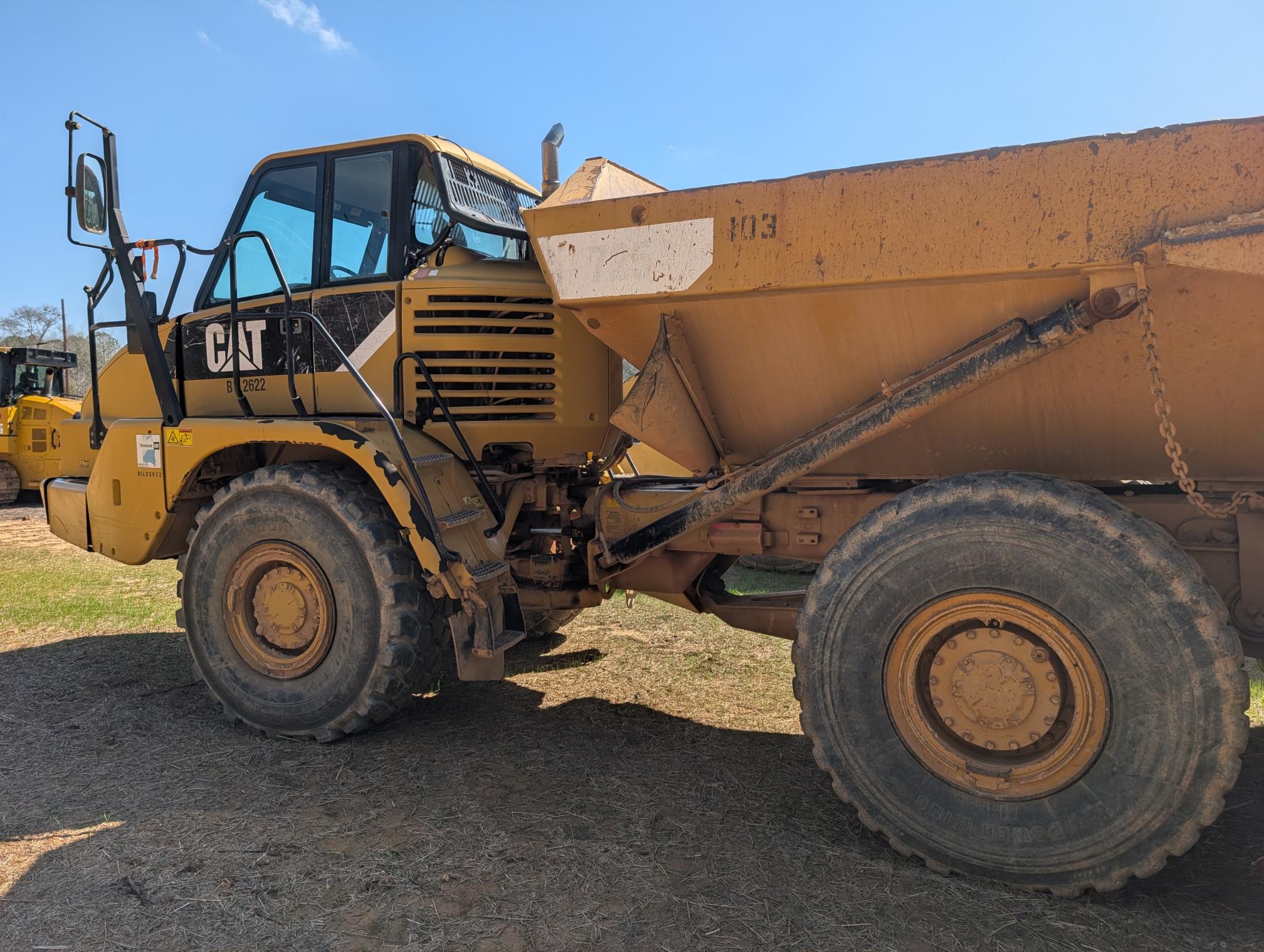 2012 CATERPILLAR 725