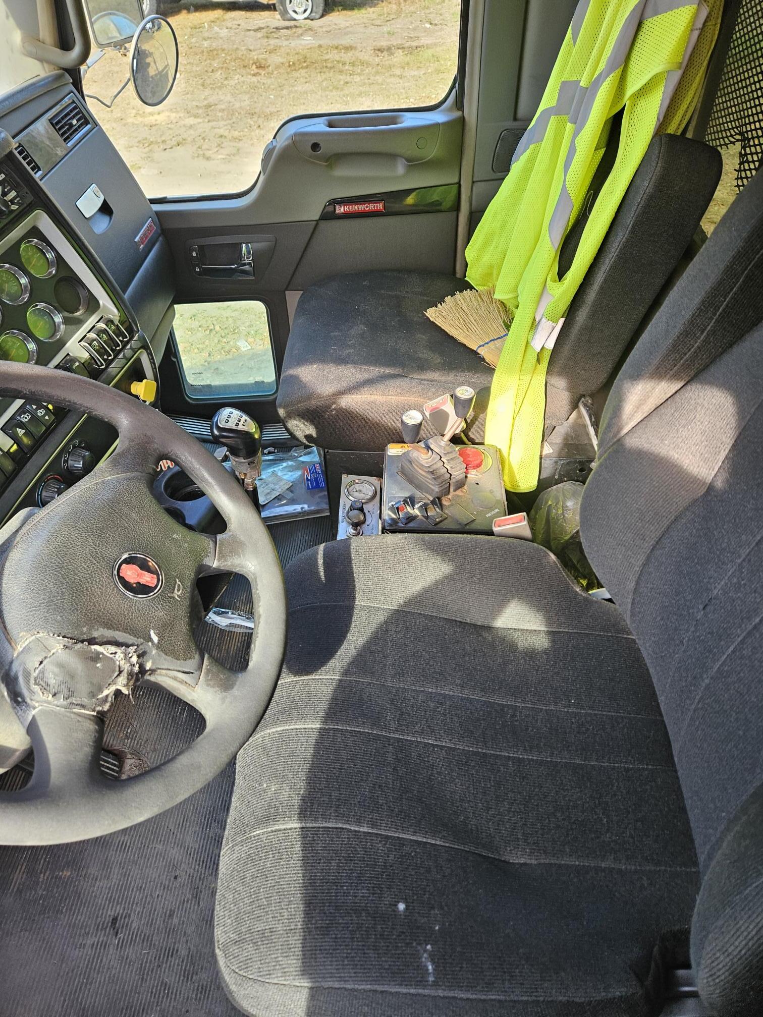 2016 KENWORTH T800 - Image 14