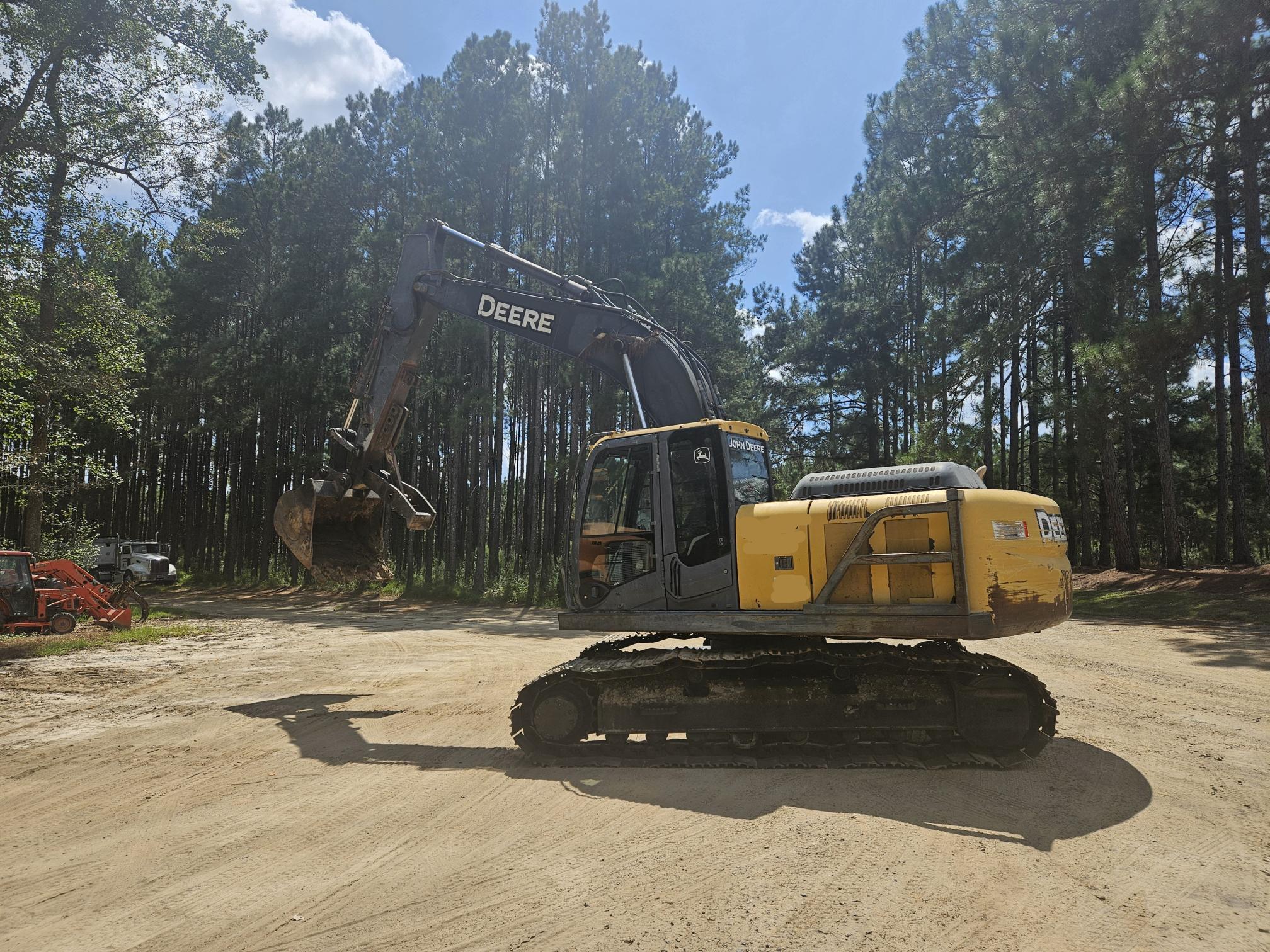 2010 DEERE 200D - view 3 of 21