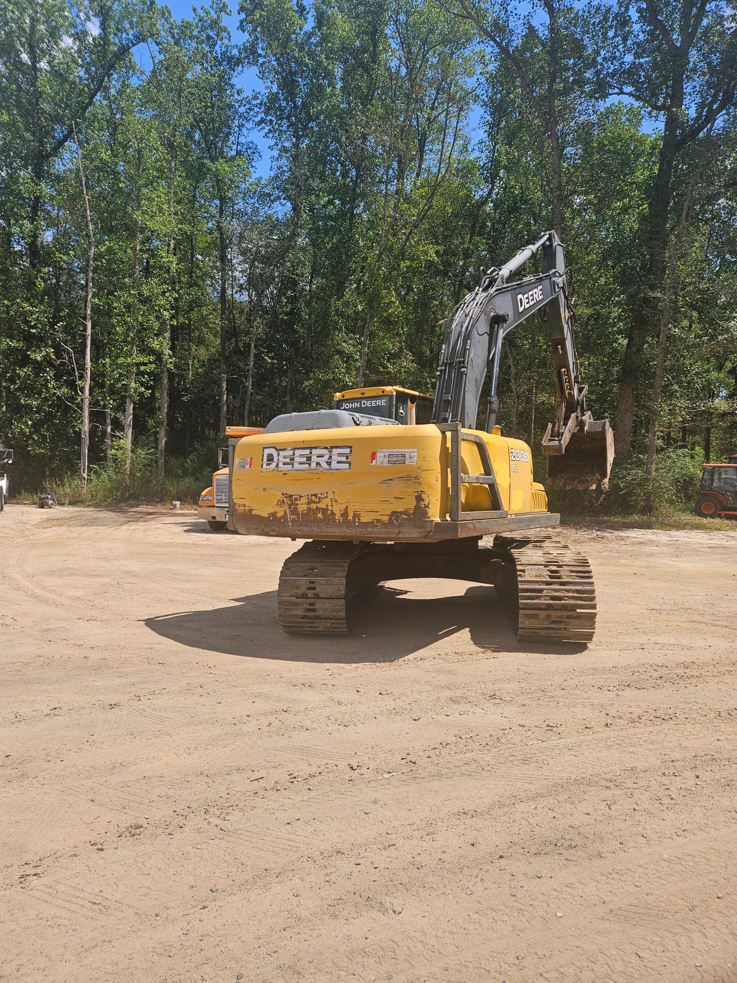 2010 DEERE 200D - Image 2