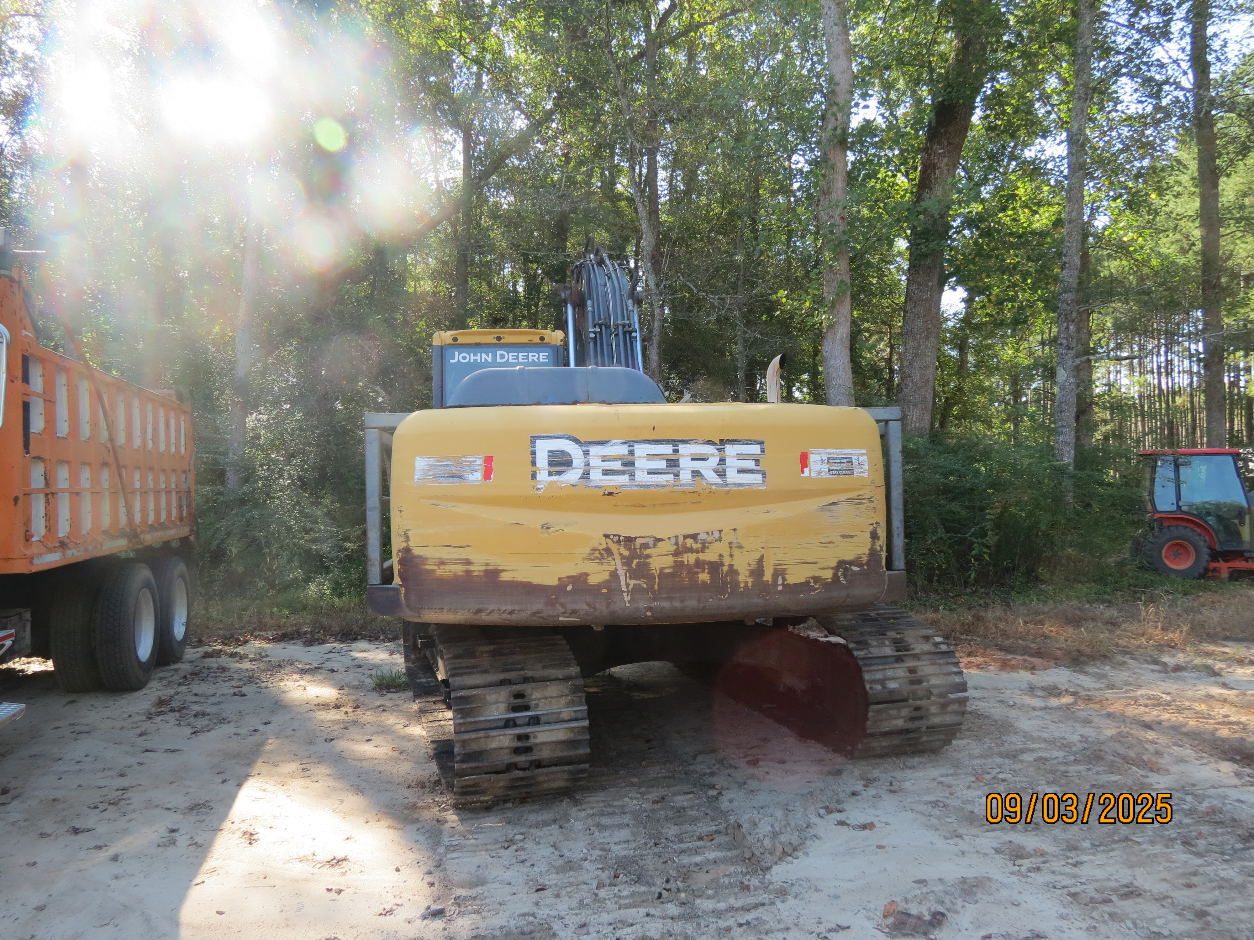 2010 DEERE 200D - Image 19