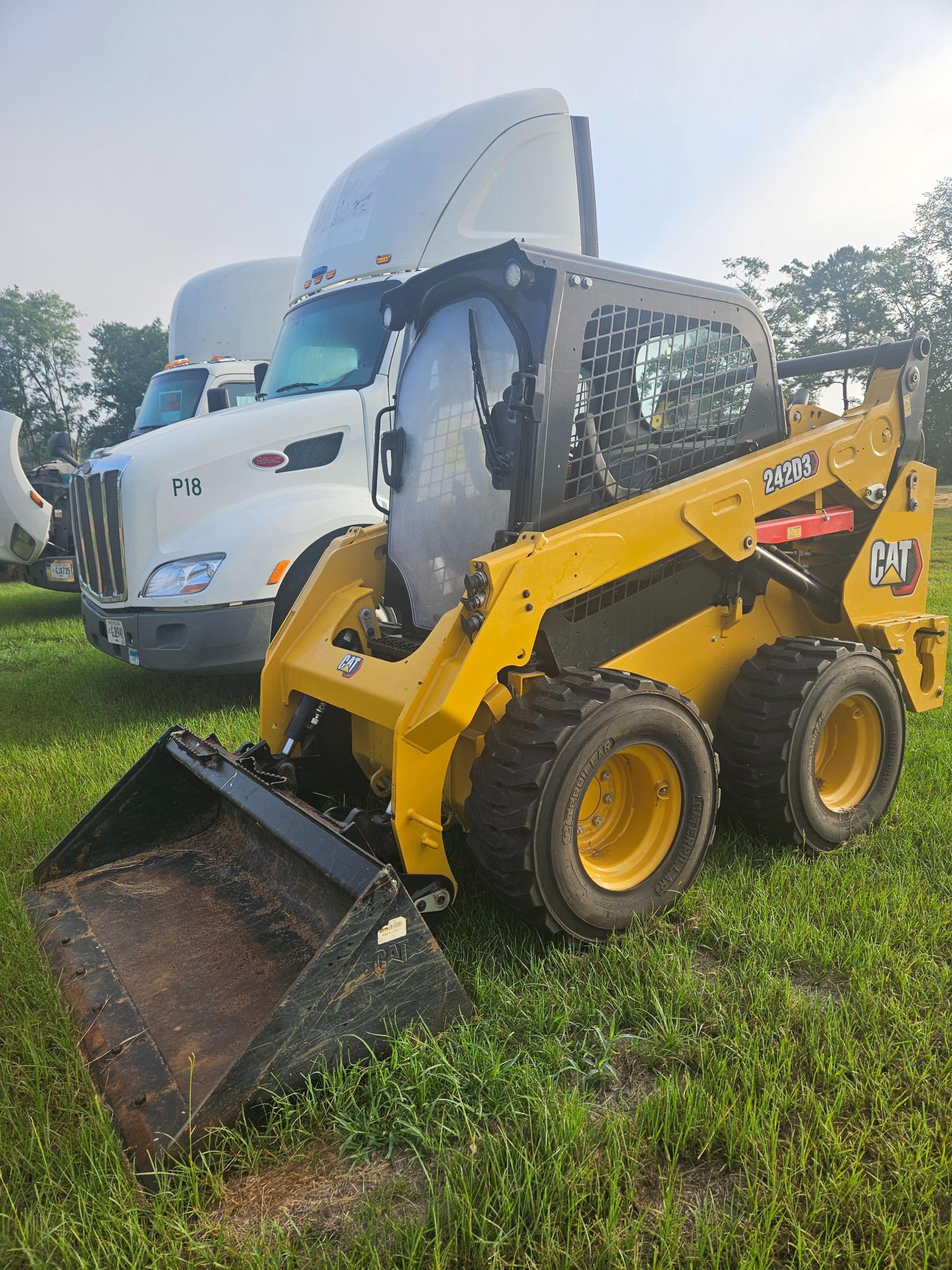 2024 CATERPILLAR 242D-3 - Image 3