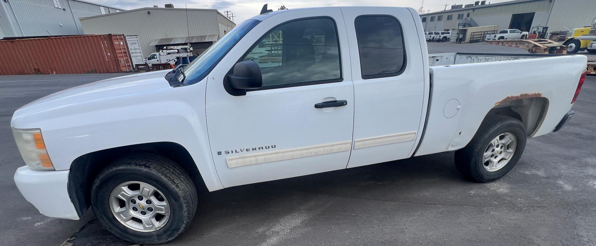 2009 CHEVROLET Silverado - view 1 of 38