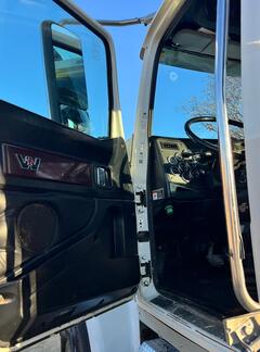 2019 WESTERN STAR 4900 - Image 22
