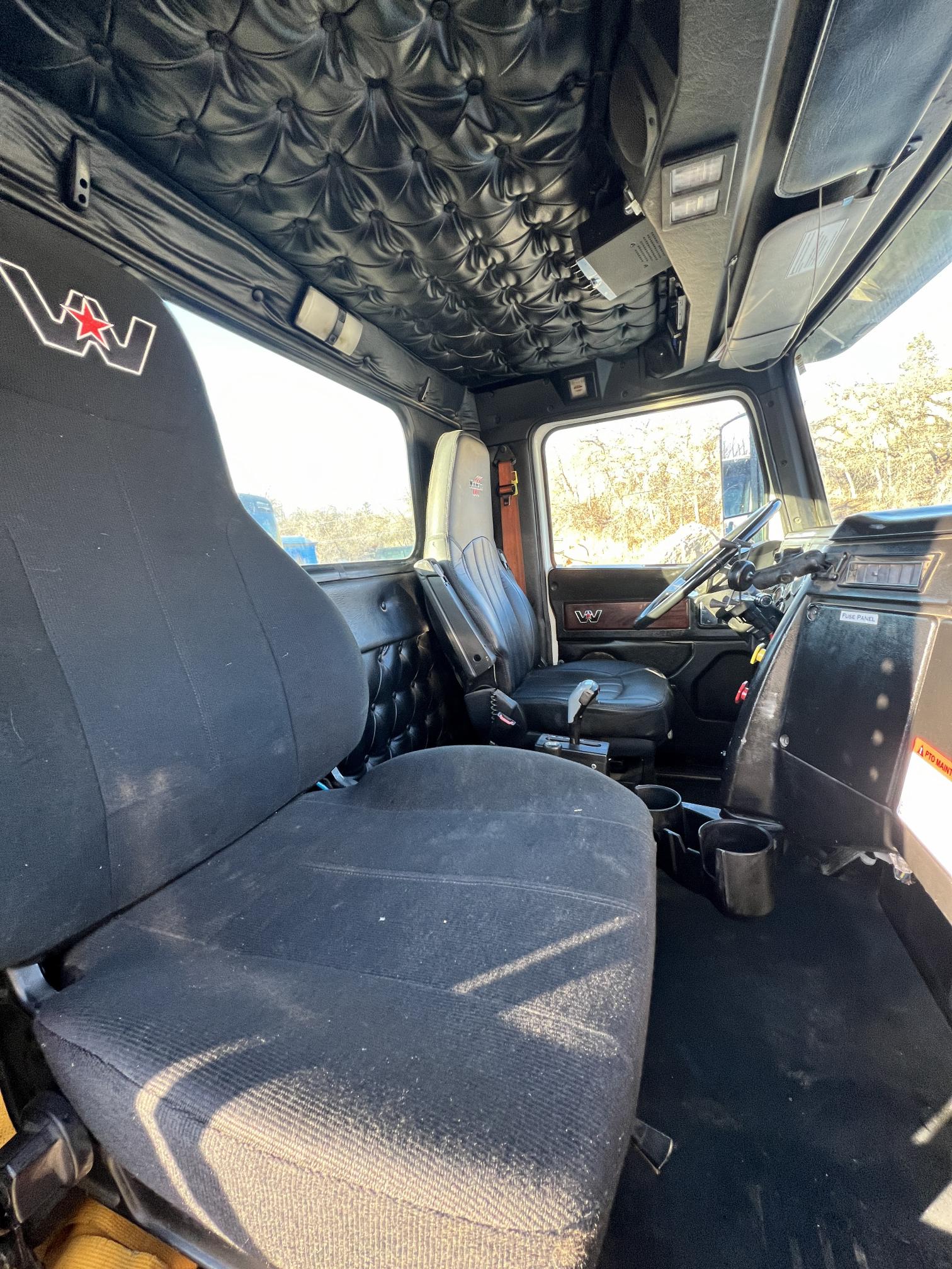 2019 WESTERN STAR W4900 - Image 32