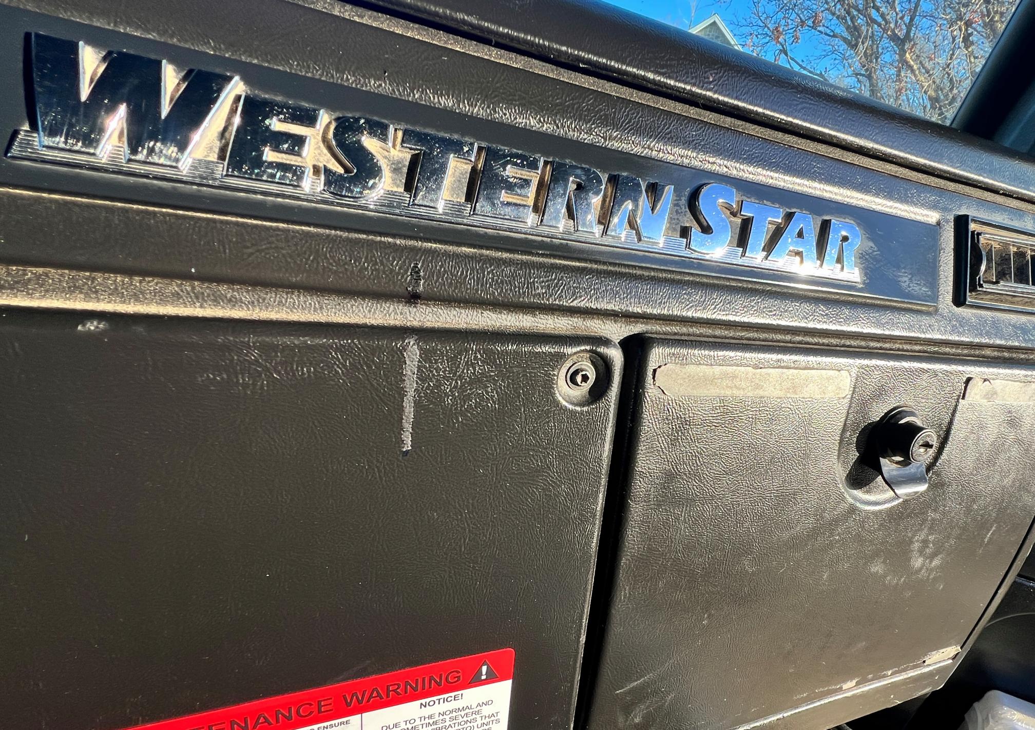2019 WESTERN STAR W4900 - Image 38