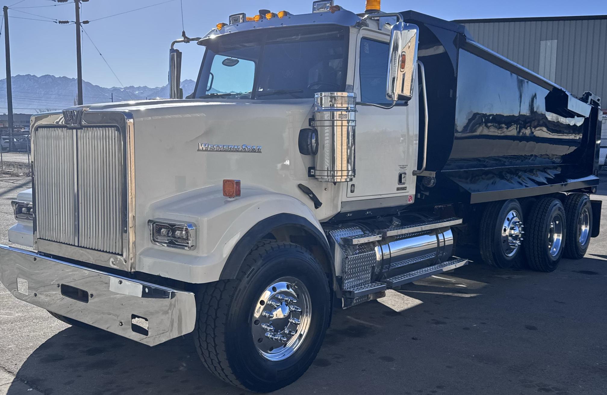 2019 WESTERN STAR W4900