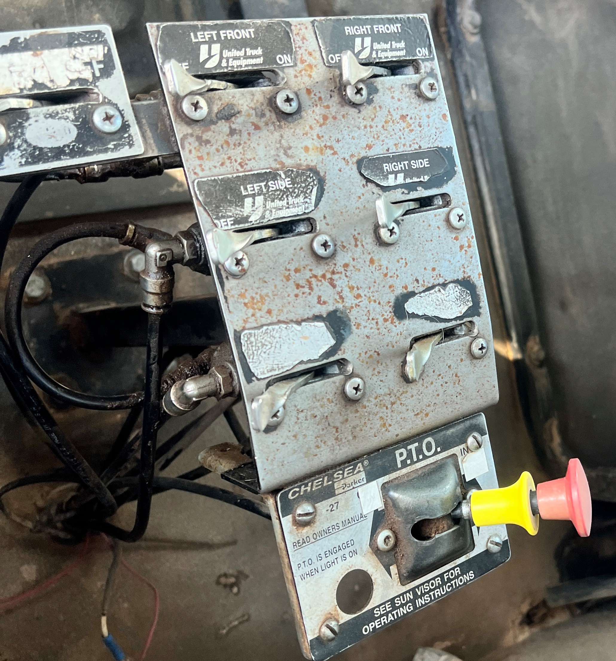 2007 STERLING L7500 Water Truck - Image 42