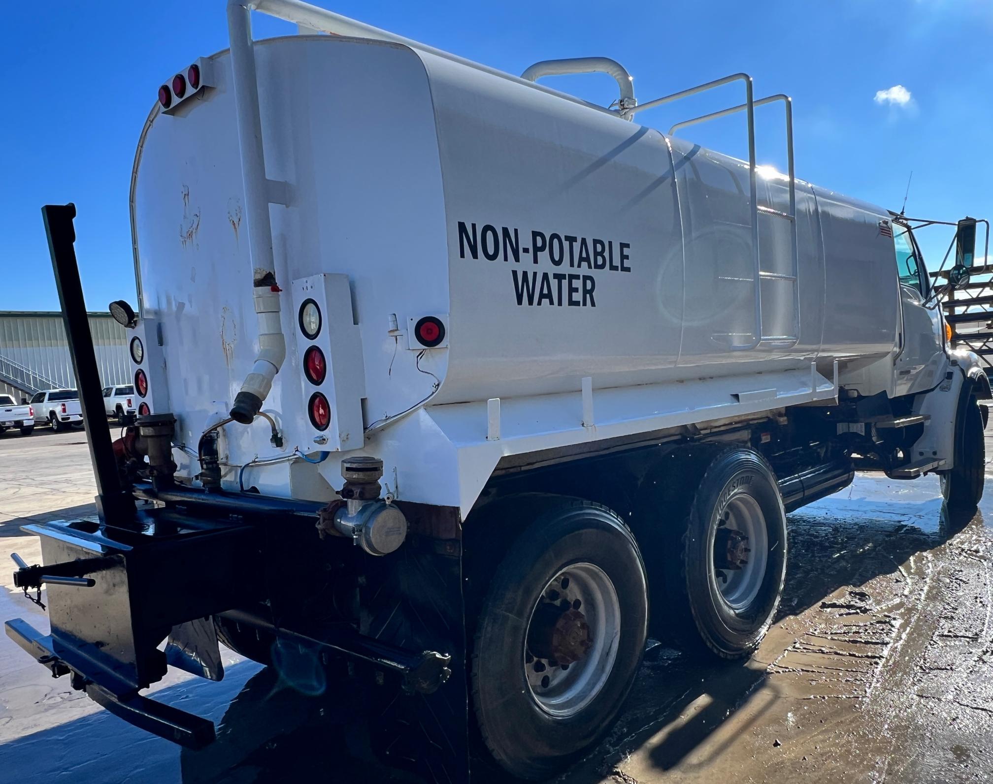 2007 STERLING L7500 Water Truck - Image 11