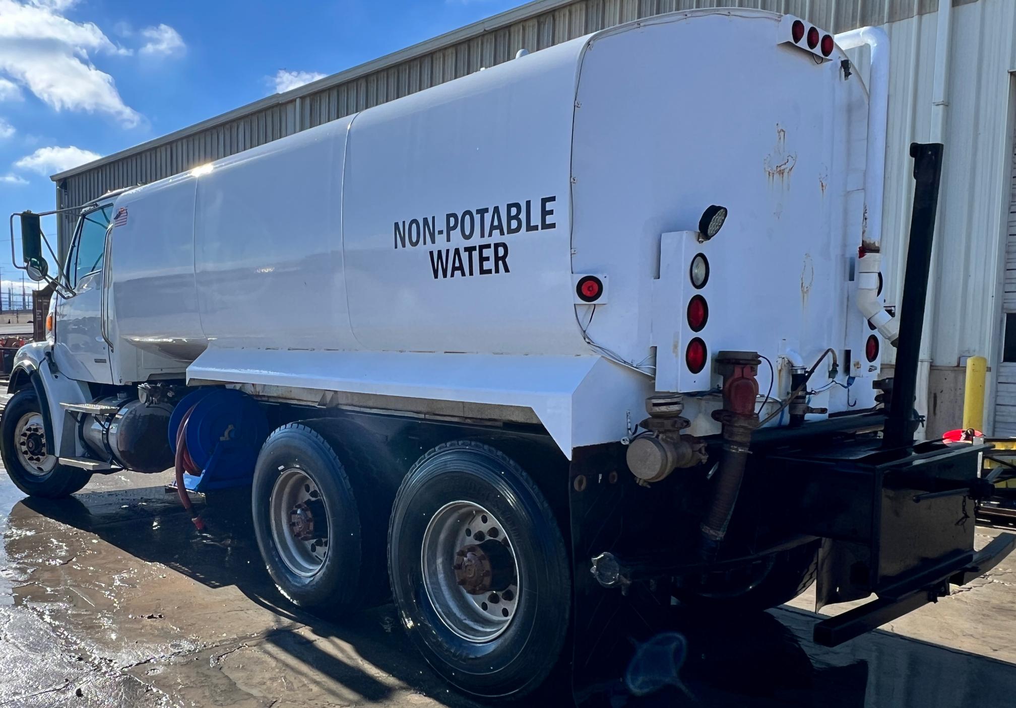 2007 STERLING L7500 Water Truck - Image 8