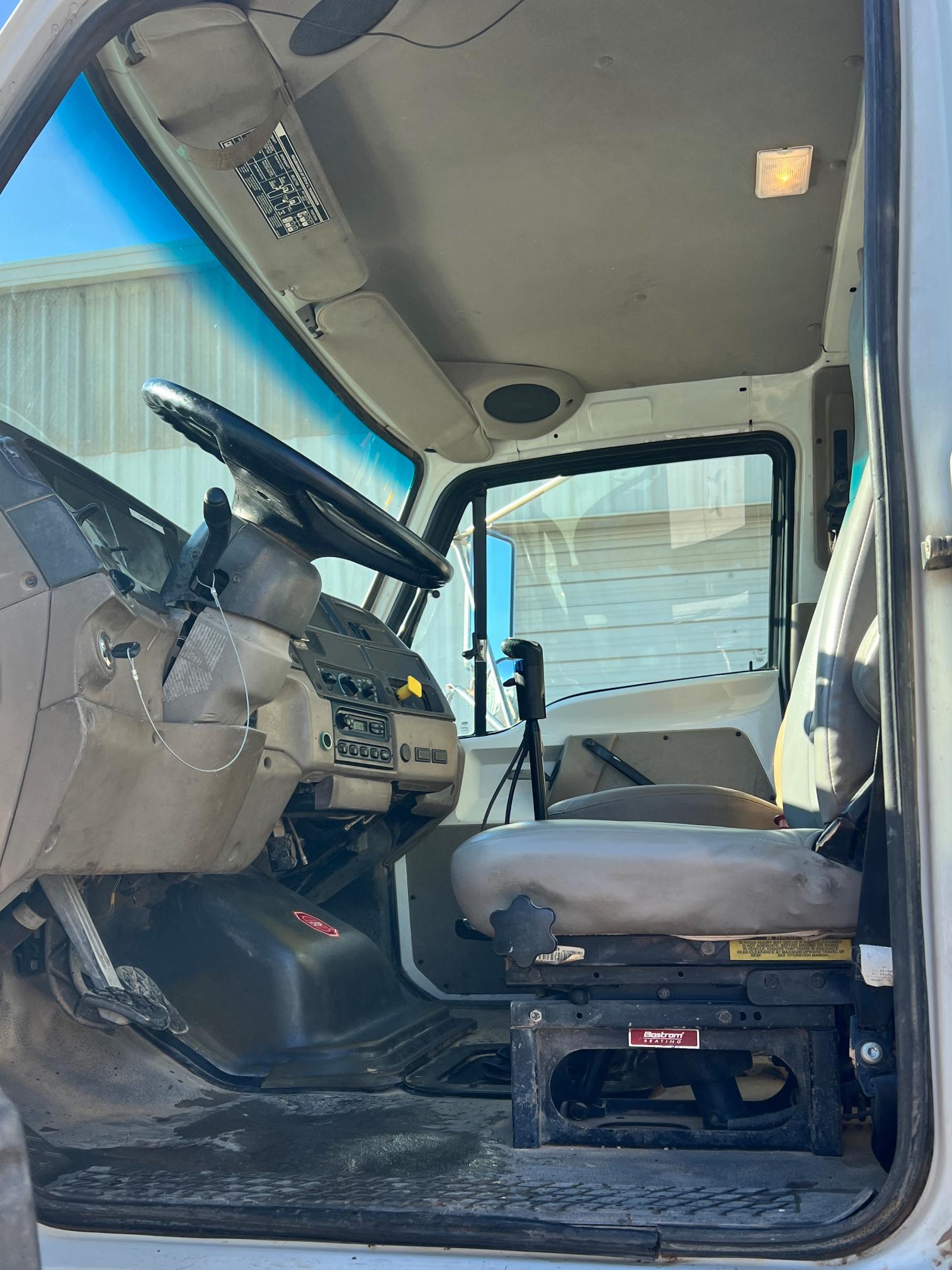 2007 STERLING L7500 Water Truck - Image 22