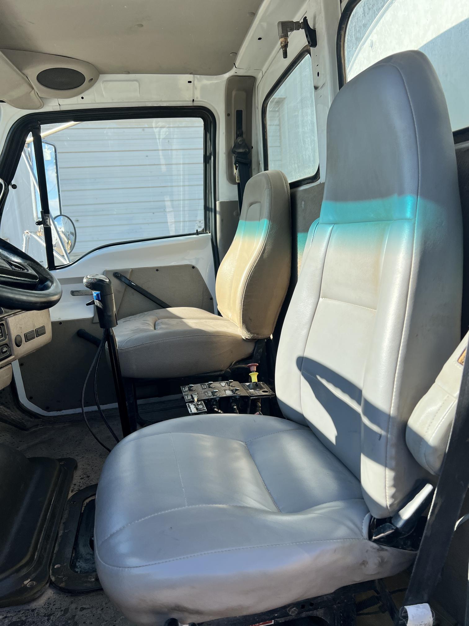 2007 STERLING L7500 Water Truck - Image 23