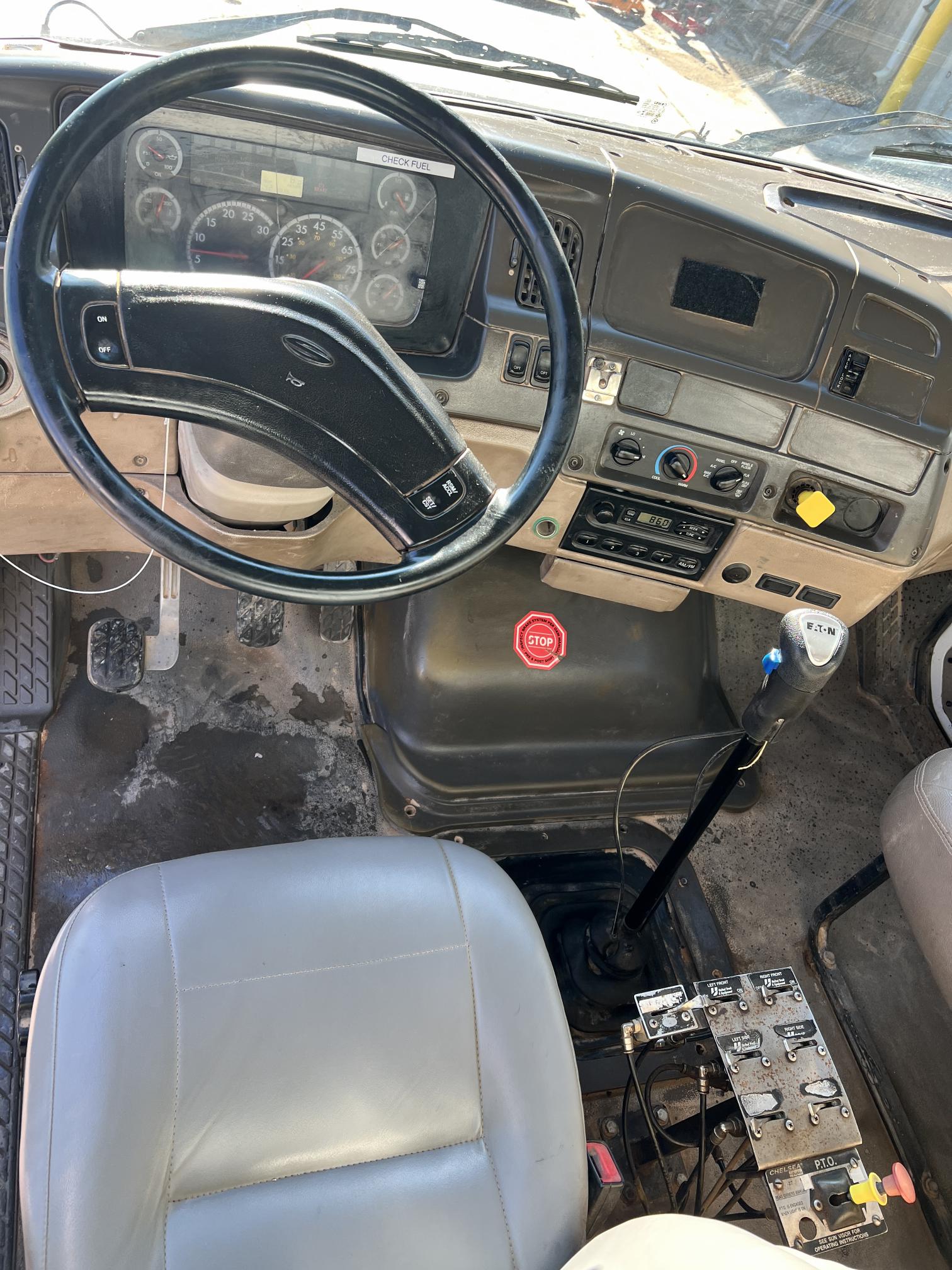 2007 STERLING L7500 Water Truck - Image 25