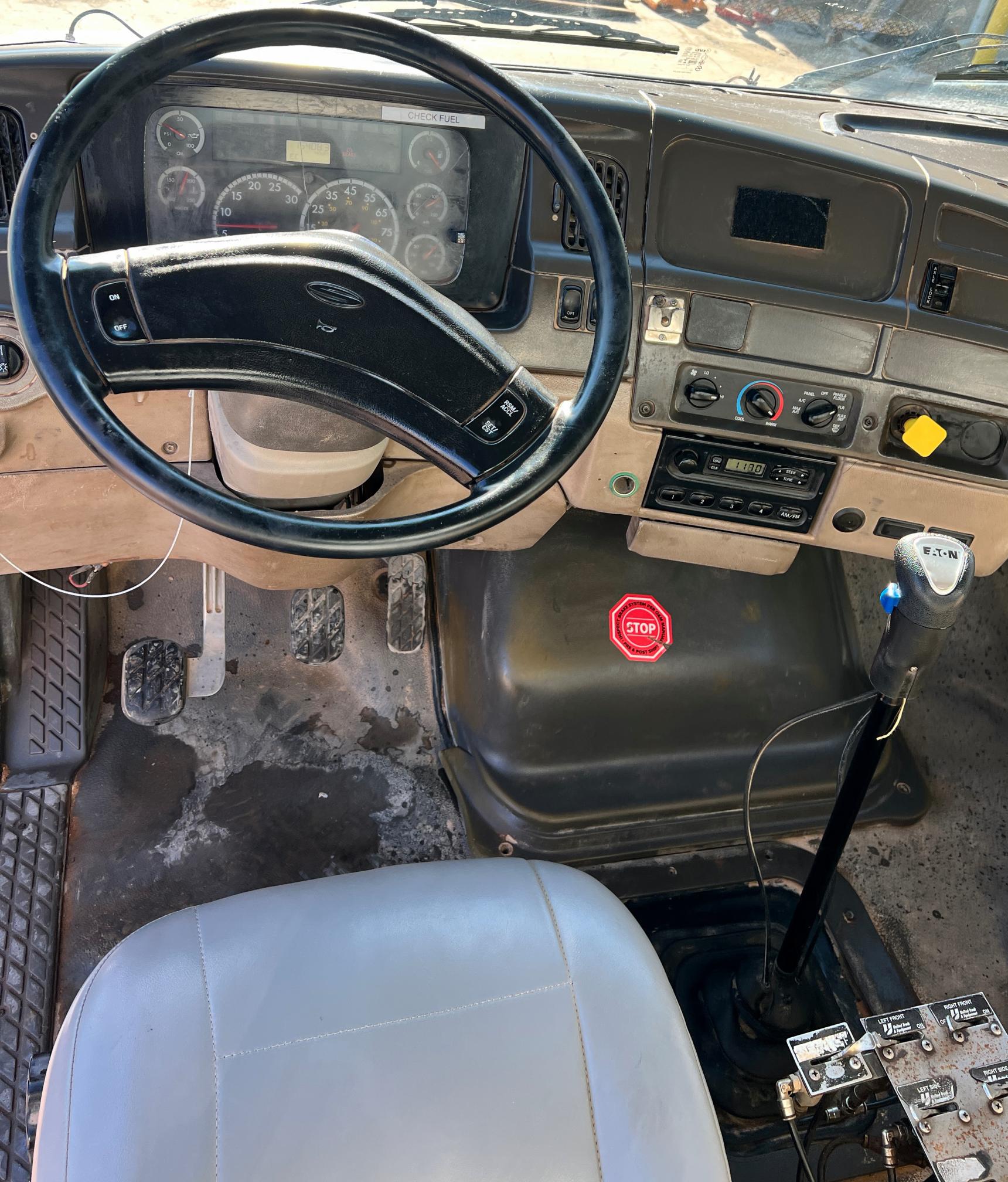 2007 STERLING L7500 Water Truck - Image 26