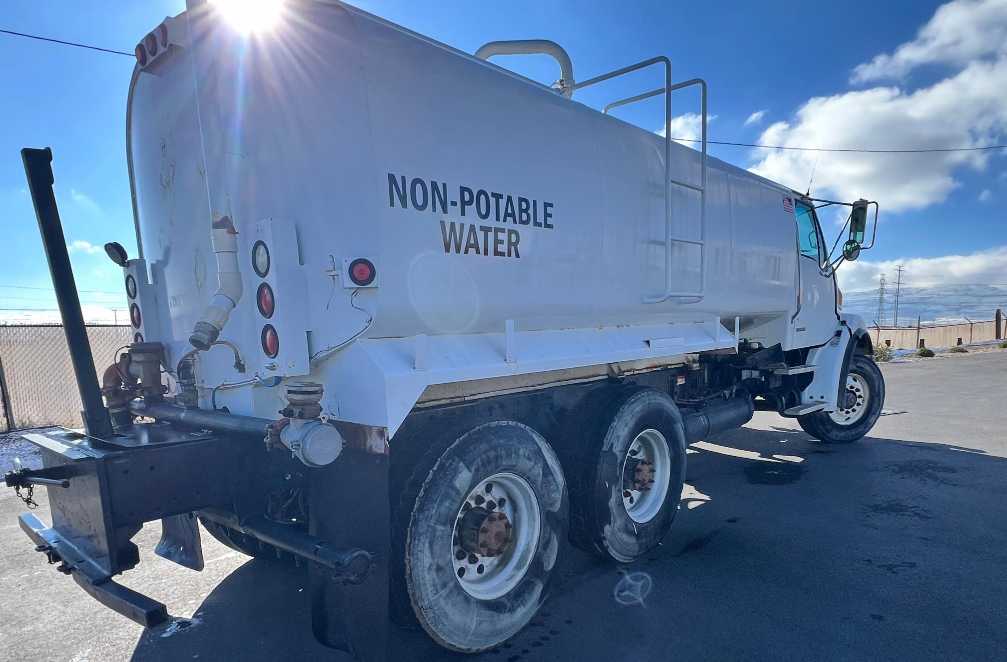 2007 STERLING L7500 Water Truck - Image 12