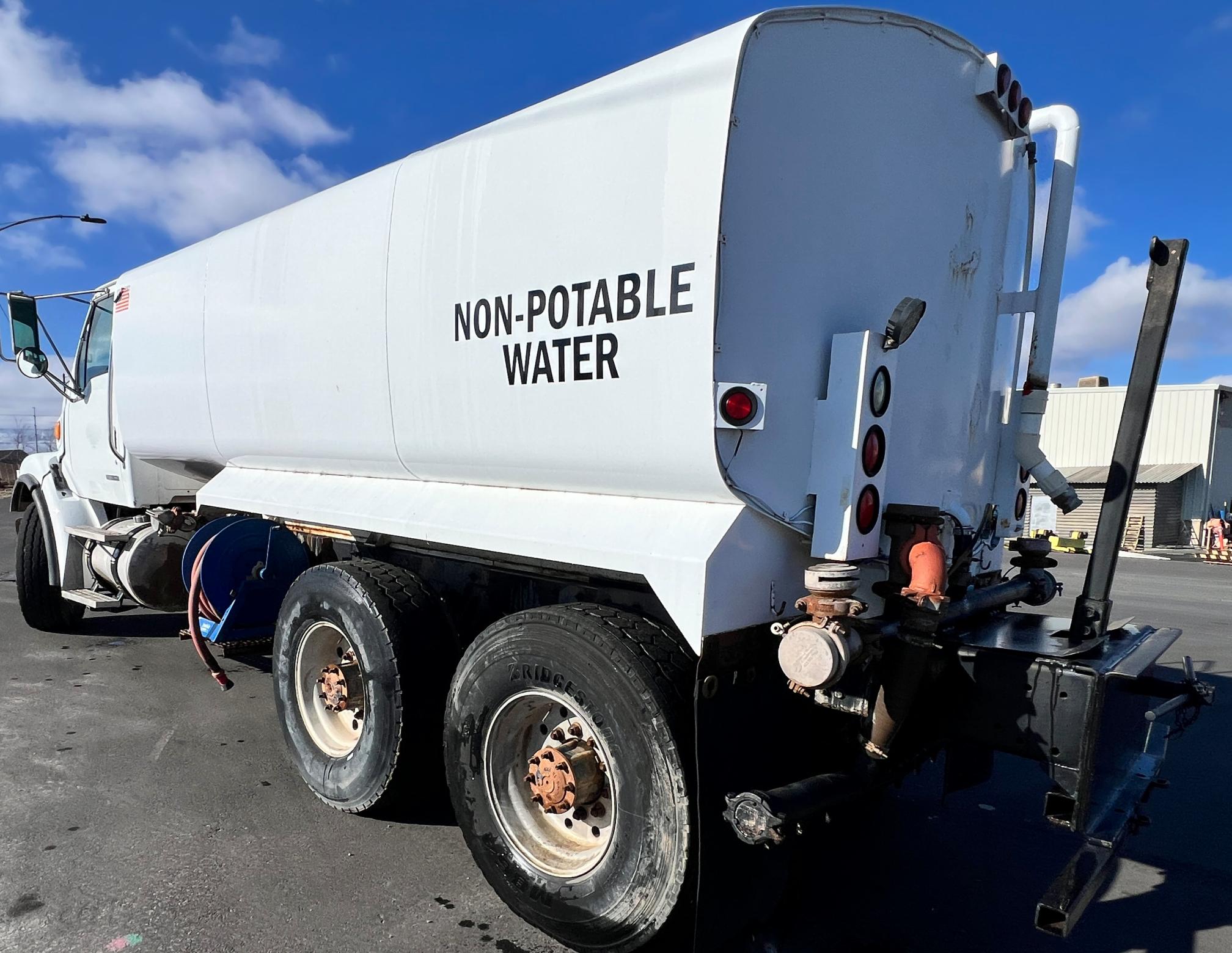 2007 STERLING L7500 Water Truck - Image 7