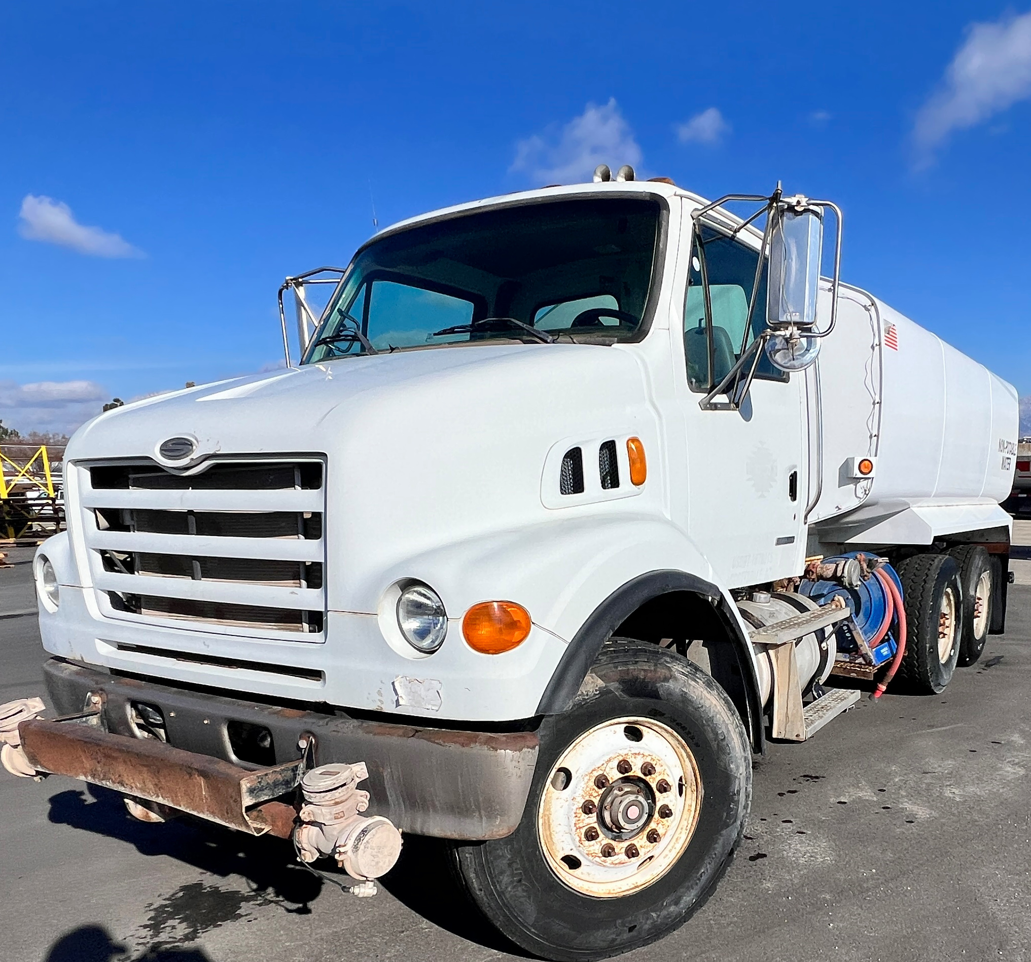 2007 STERLING L7500 Water Truck - Image 2