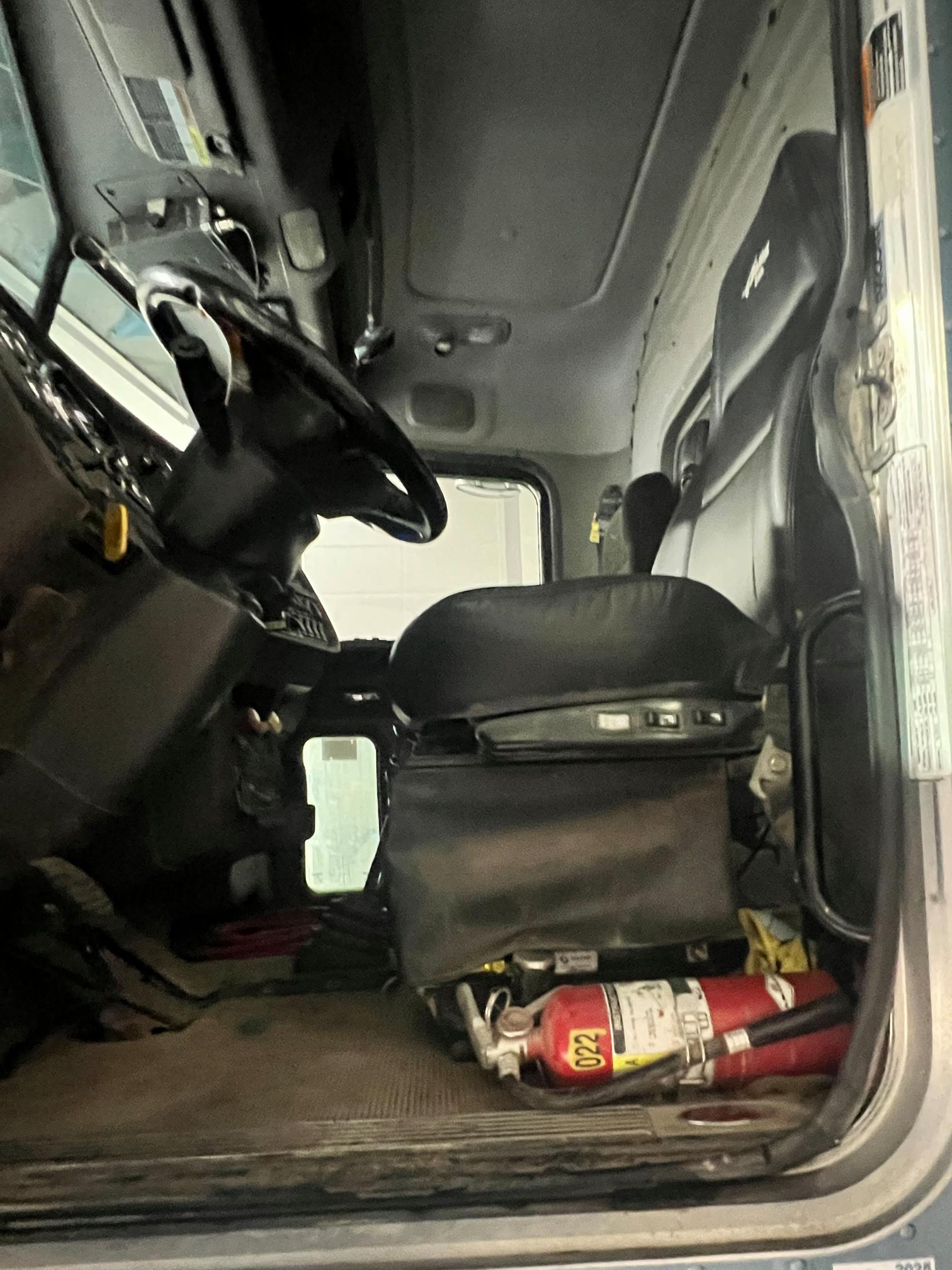 2012 PETERBILT 388 Dump truck - Image 14