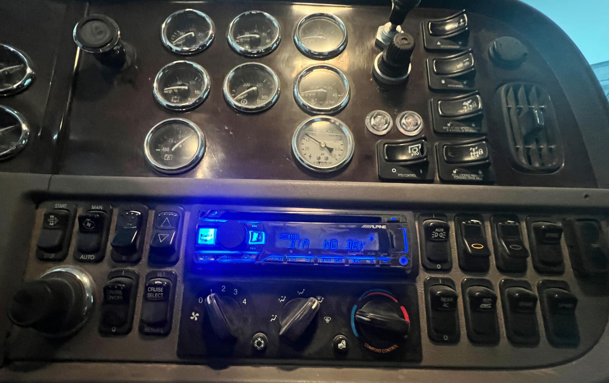 2012 PETERBILT 388 Dump truck - Image 23