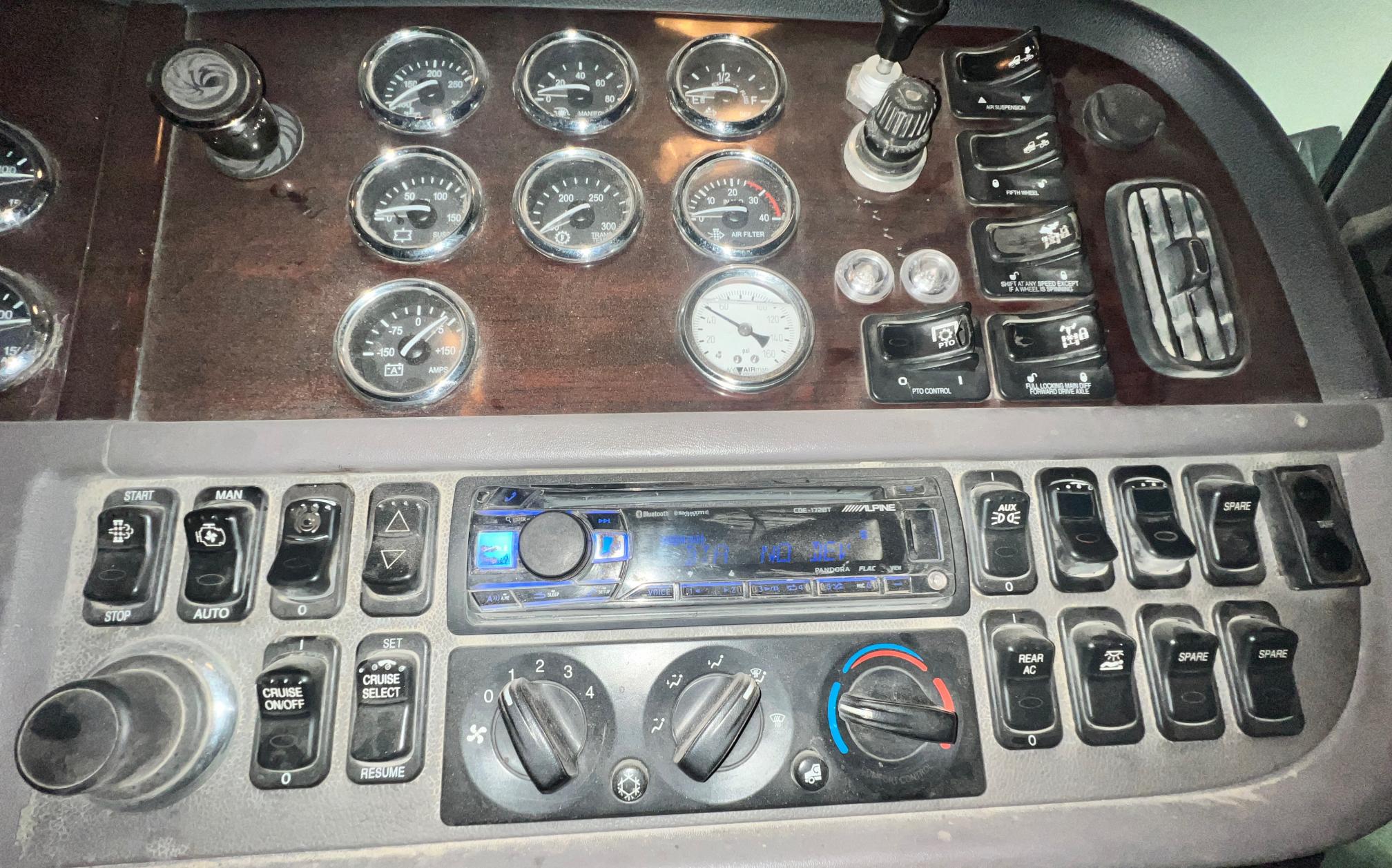 2012 PETERBILT 388 Dump truck - Image 22