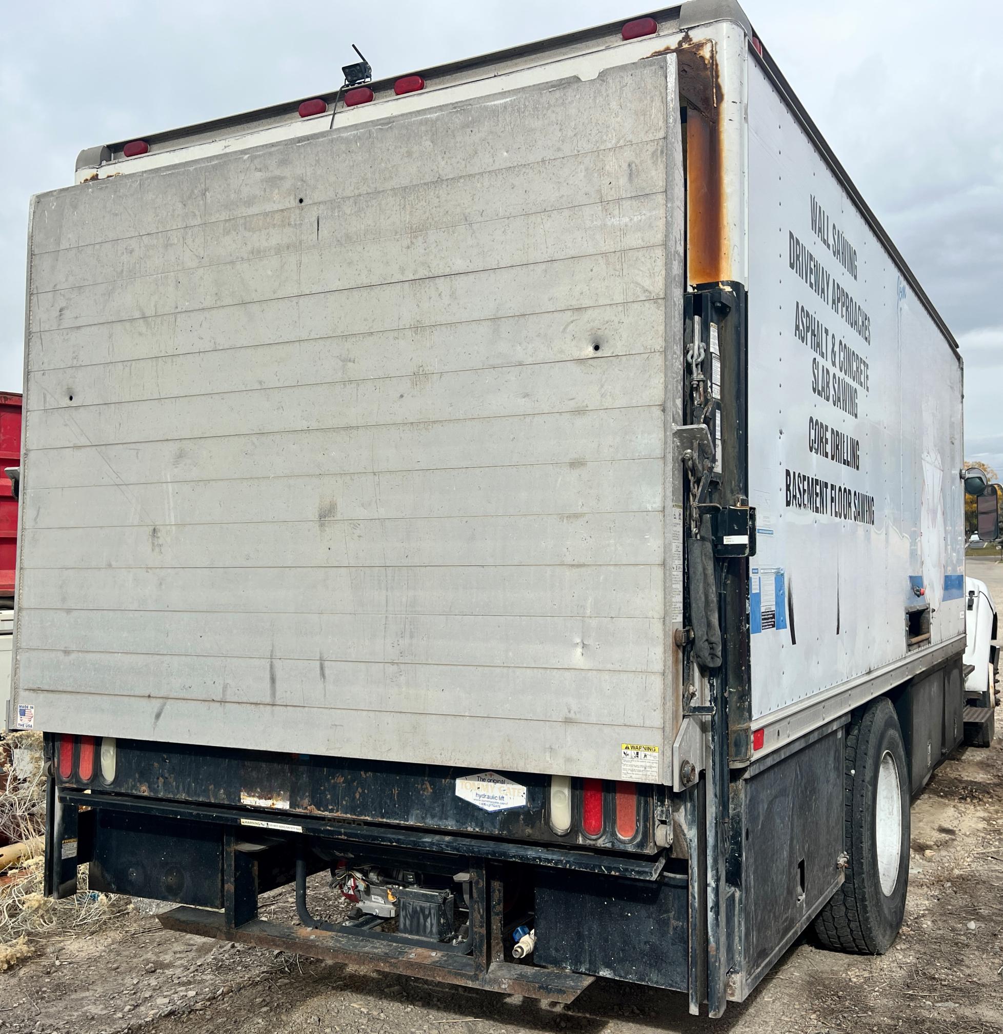 2004 FORD F650 SD - view 8 of 64