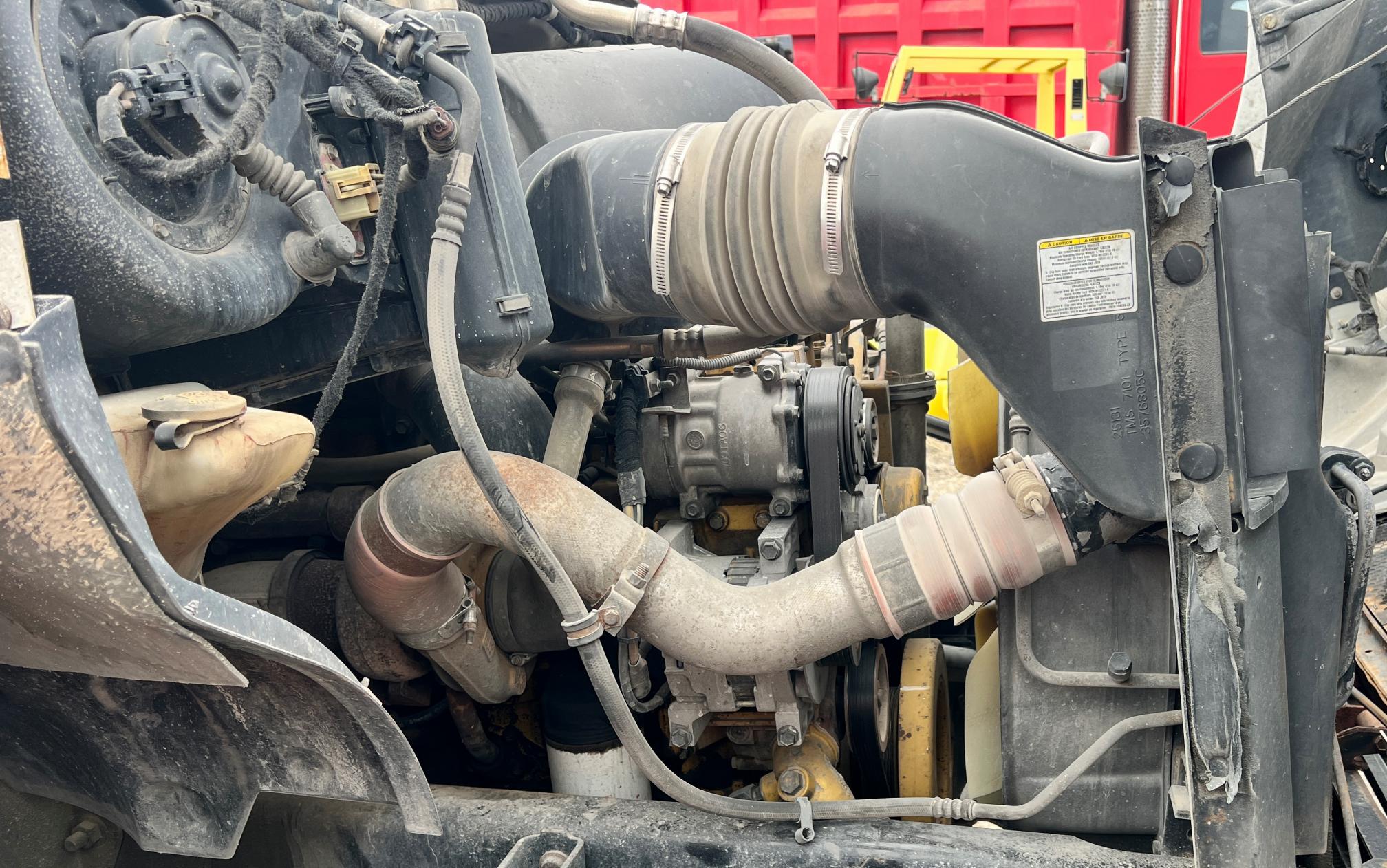 2004 FORD F650 SD - Image 61