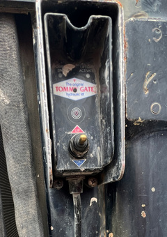 2004 FORD F650 SD - Image 11