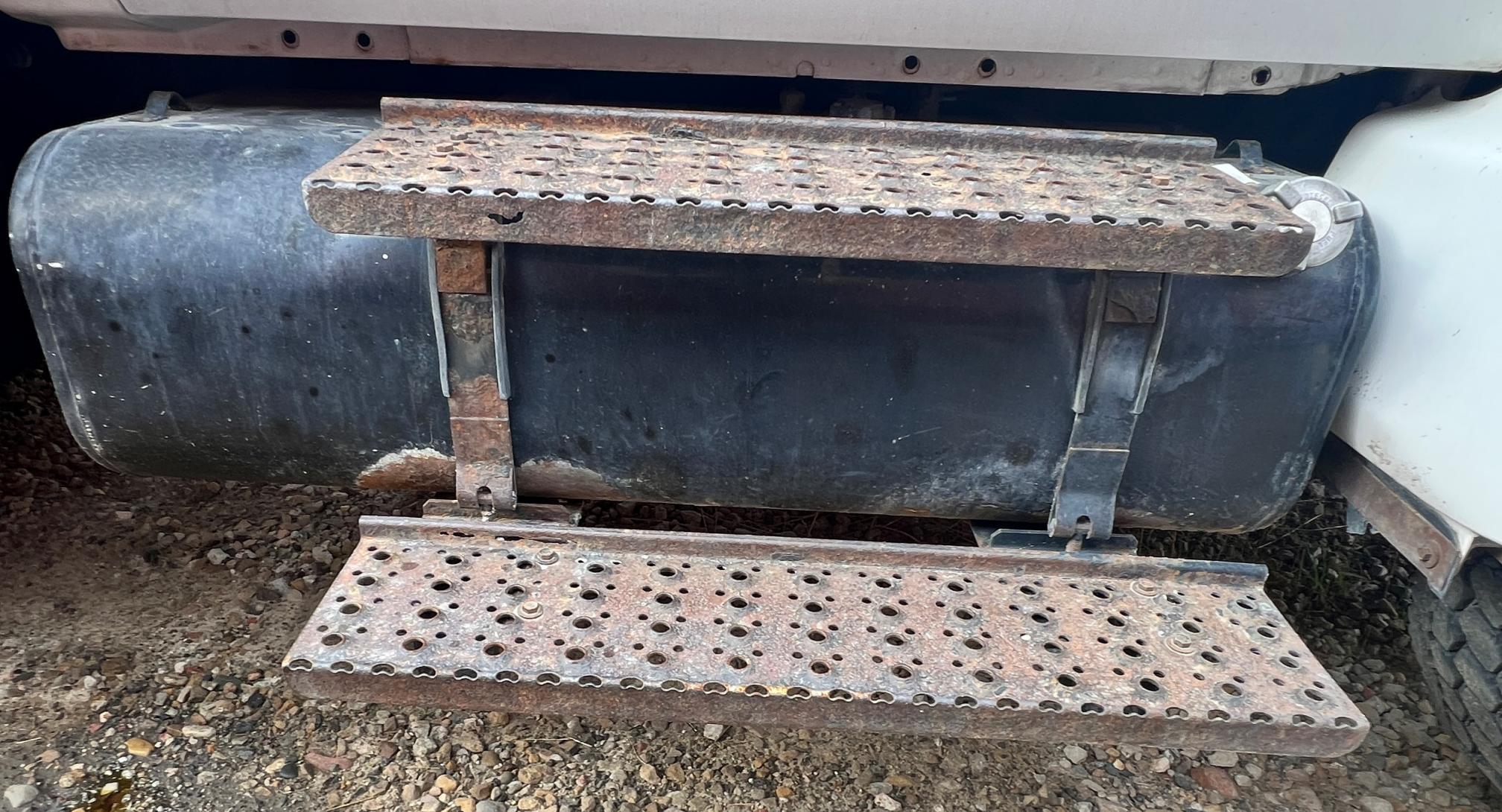 2004 FORD F650 SD - Image 12