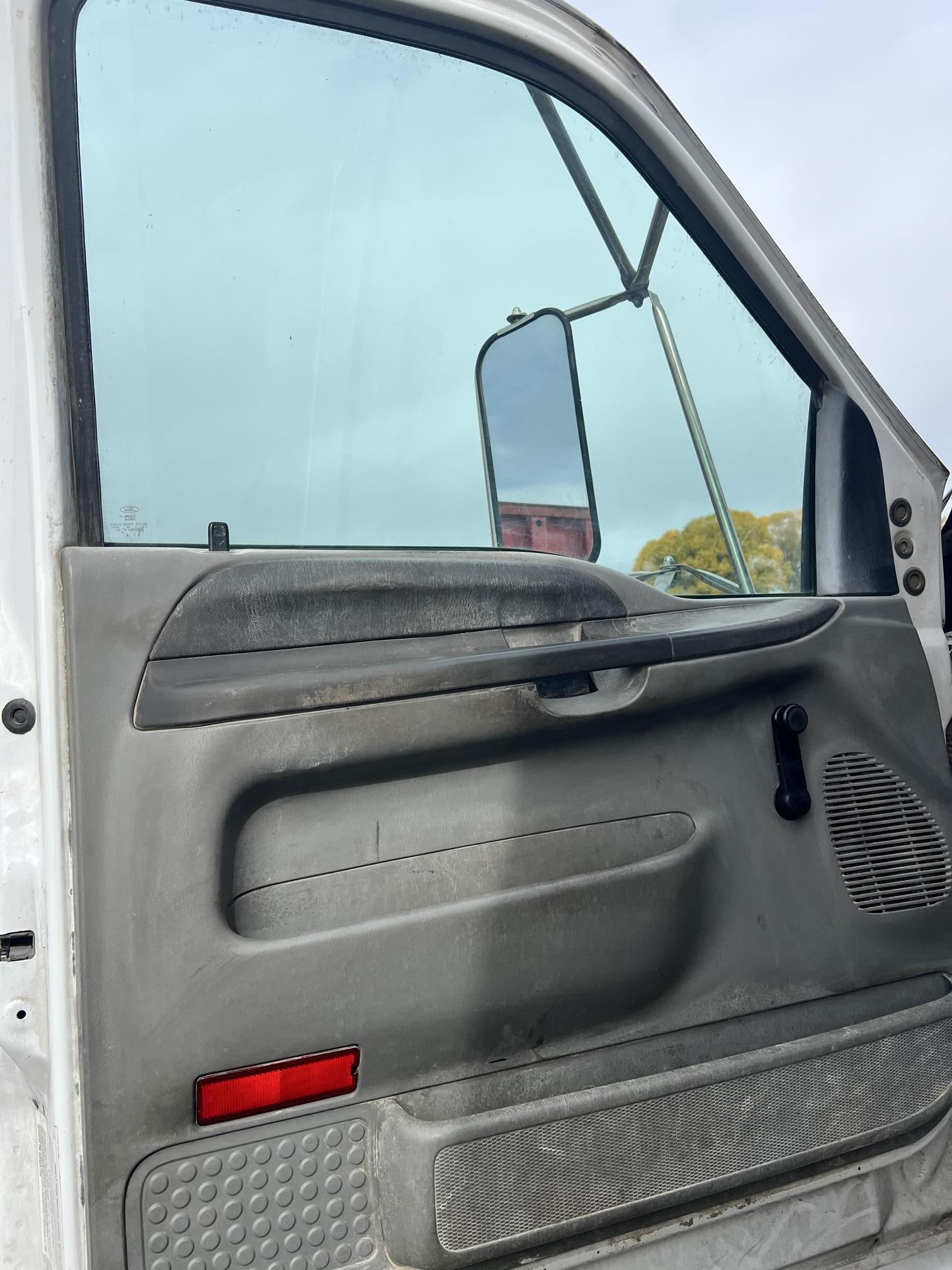 2004 FORD F650 SD - Image 33