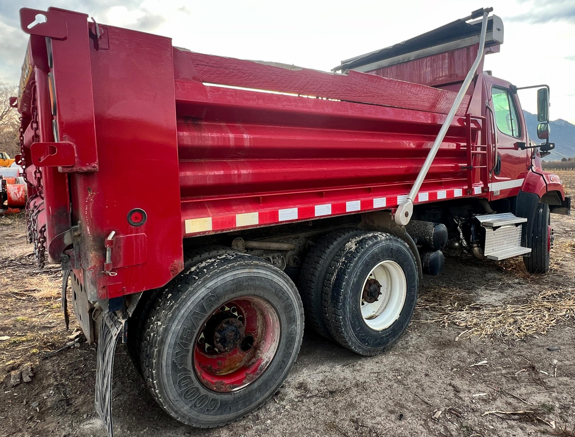 2014 FREIGHTLINER 108 SD Dump Truck - Image 9