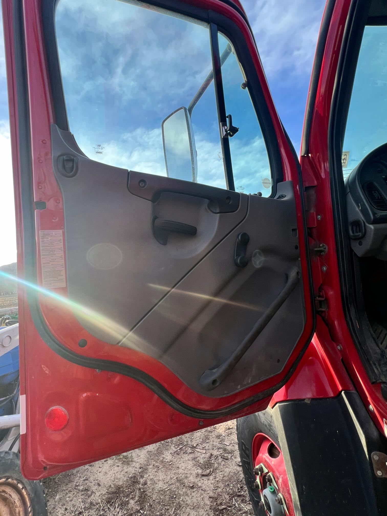 2014 FREIGHTLINER 108 SD Dump Truck - Image 14