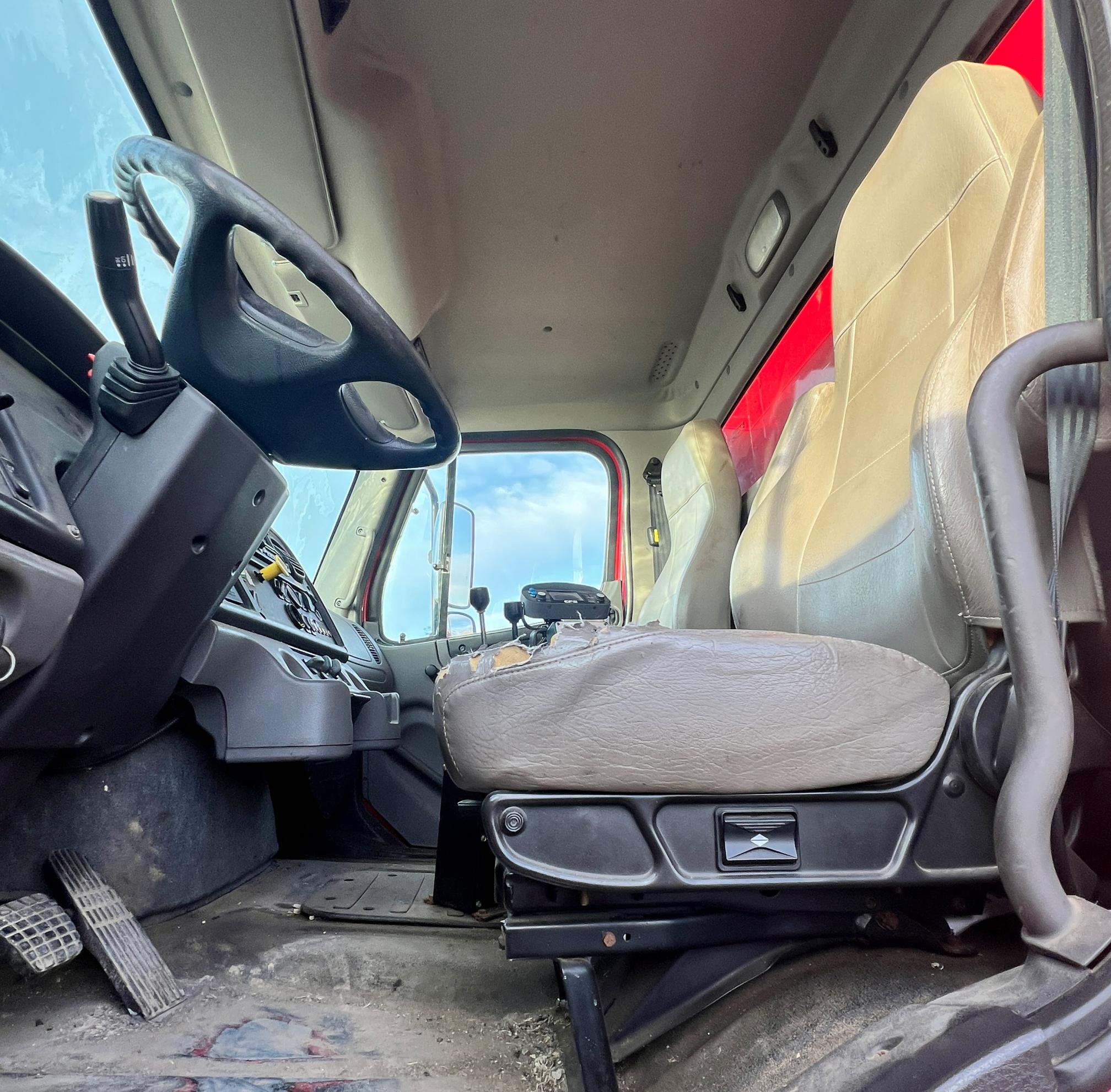 2014 FREIGHTLINER 108 SD Dump Truck - Image 15