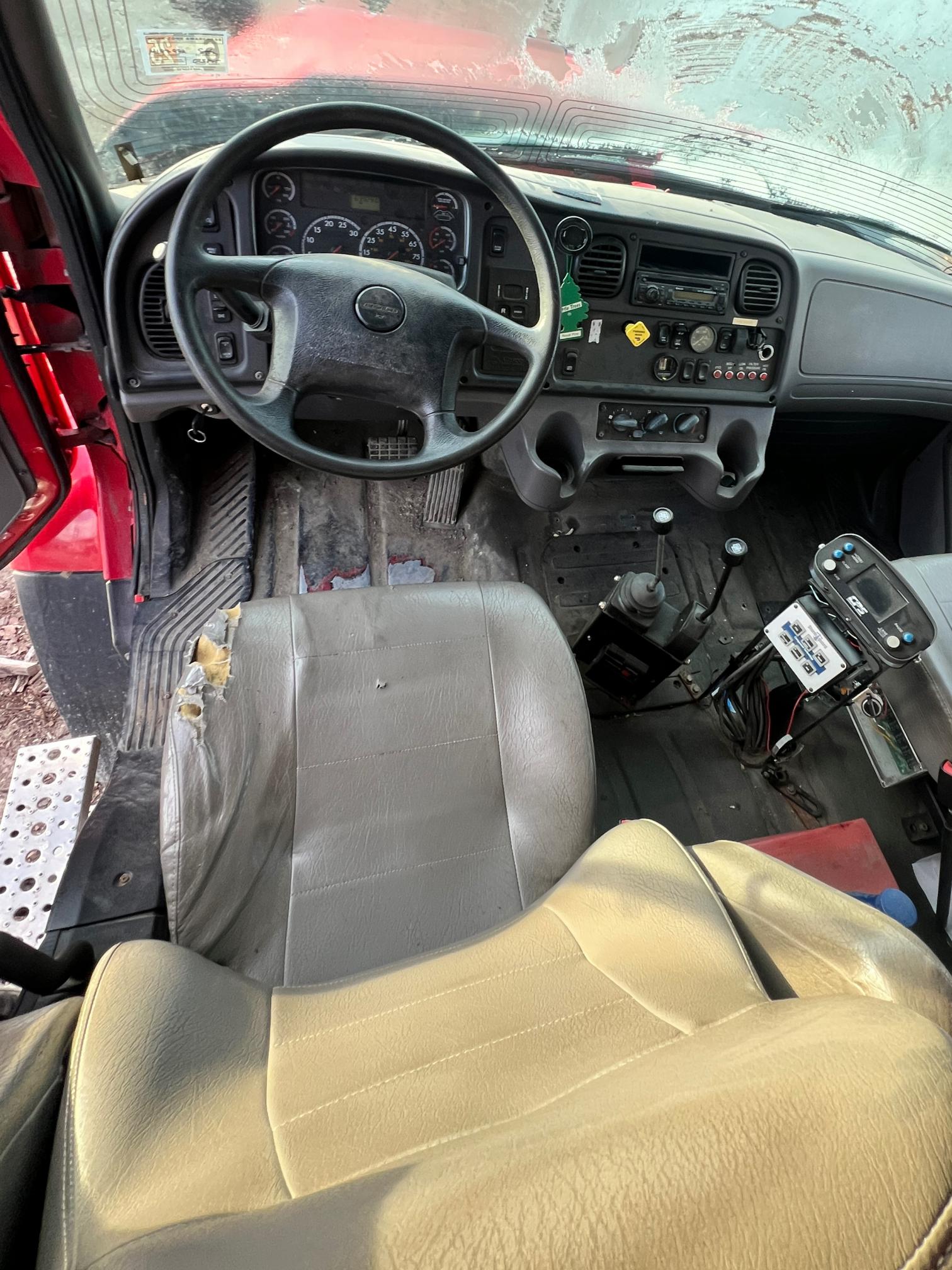 2014 FREIGHTLINER 108 SD Dump Truck - Image 18