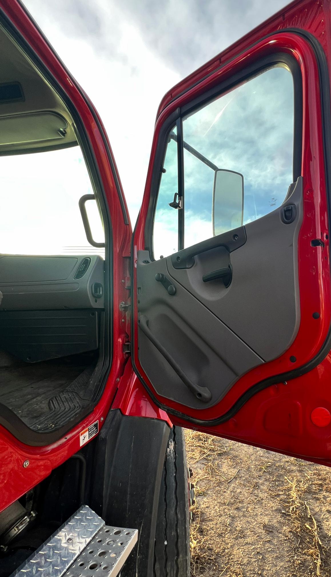 2014 FREIGHTLINER 108 SD Dump Truck - Image 27