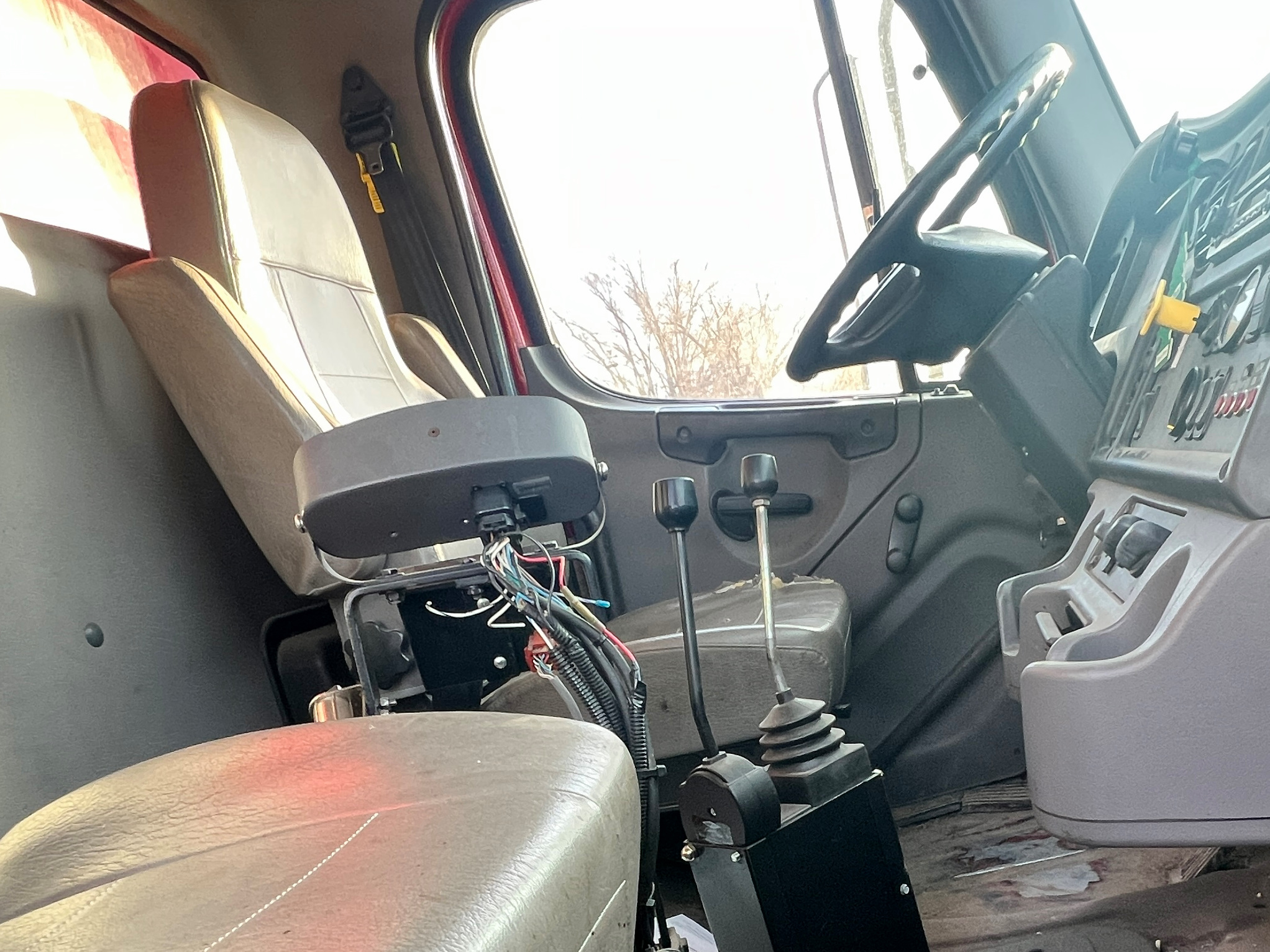 2014 FREIGHTLINER 108 SD Dump Truck - Image 30