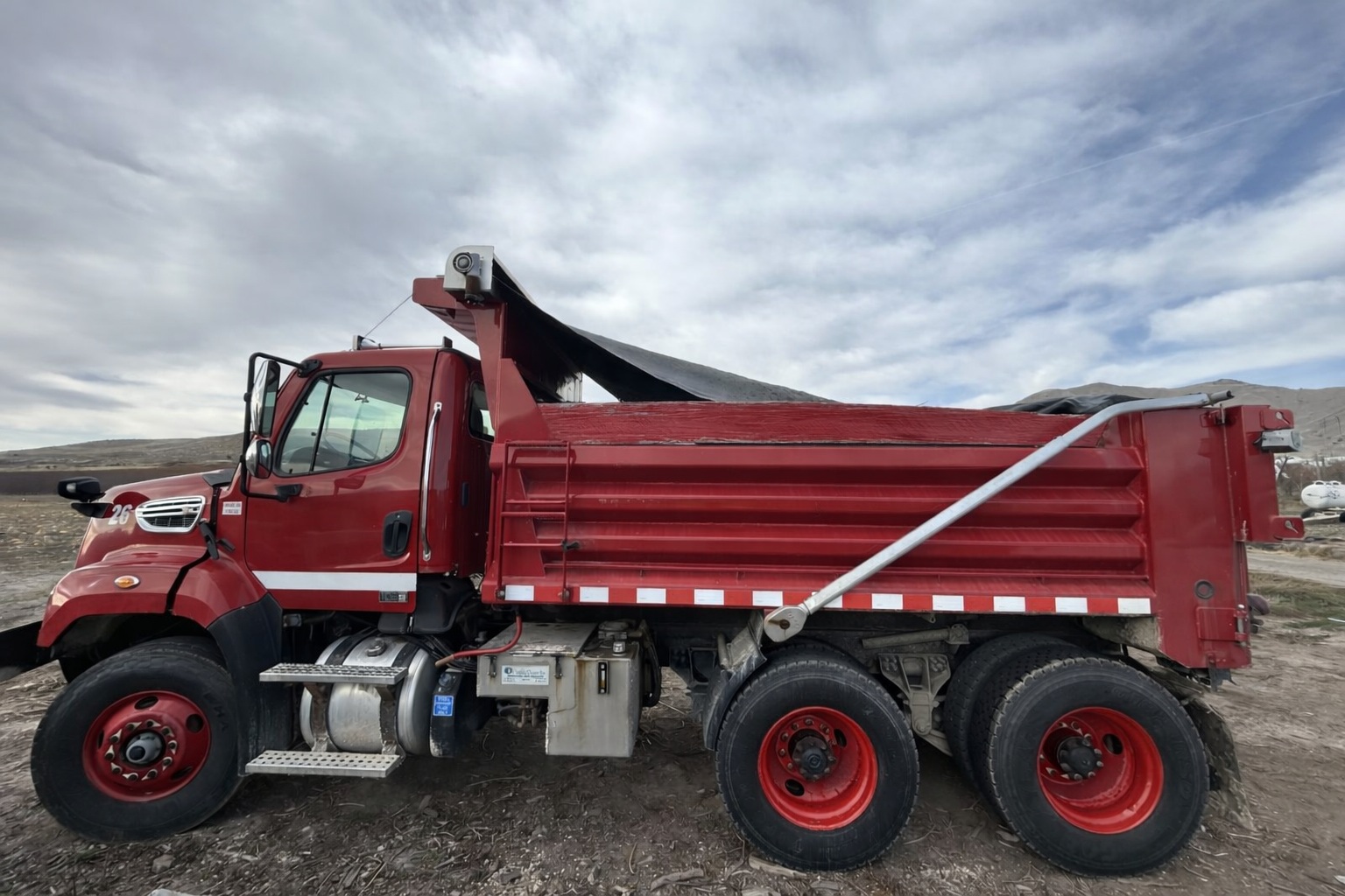 2013 FREIGHTLINER 108SD Dump Truck - view 2 of 52