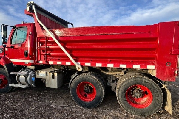 2014 FREIGHTLINER 108 SD Dump Truck