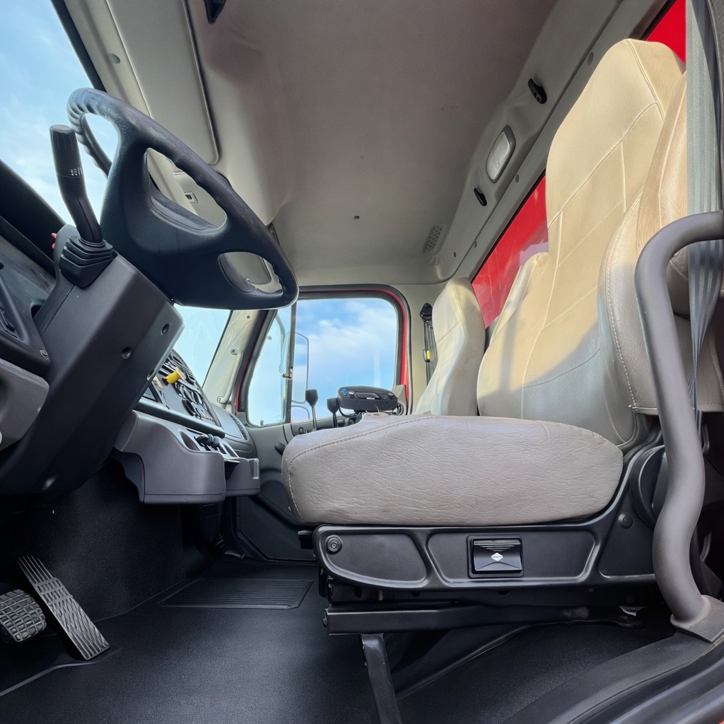 2013 FREIGHTLINER 108SD Dump Truck - view 11 of 52