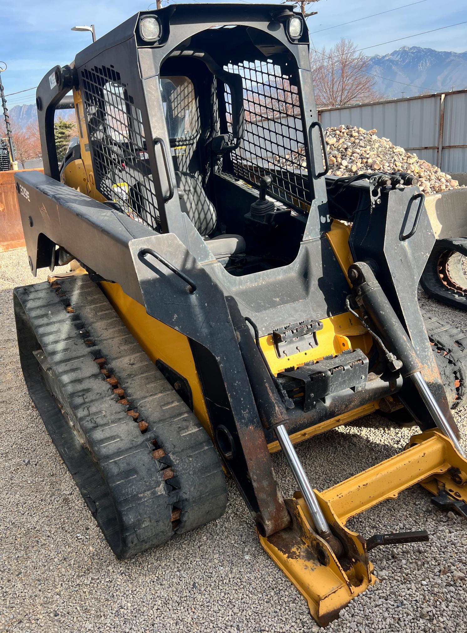 2014 JOHN DEERE 329E - Image 2