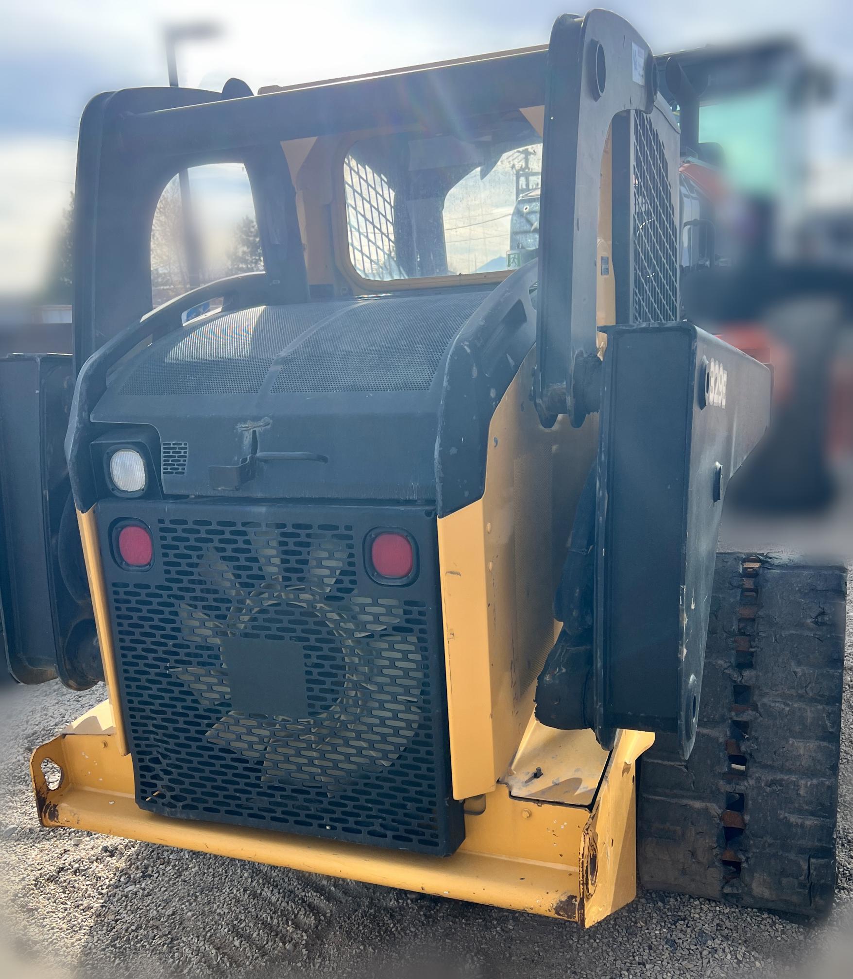 2014 JOHN DEERE 329E - view 3 of 16