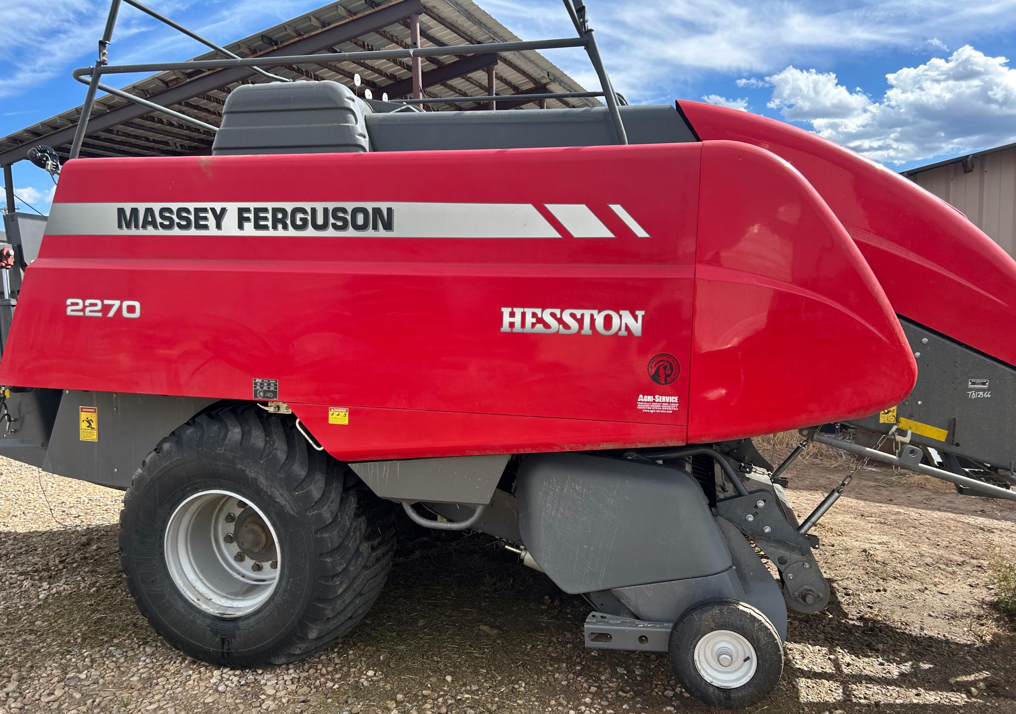 2018 MASSEY FERGUSON 2270 Hesston - view 3 of 32