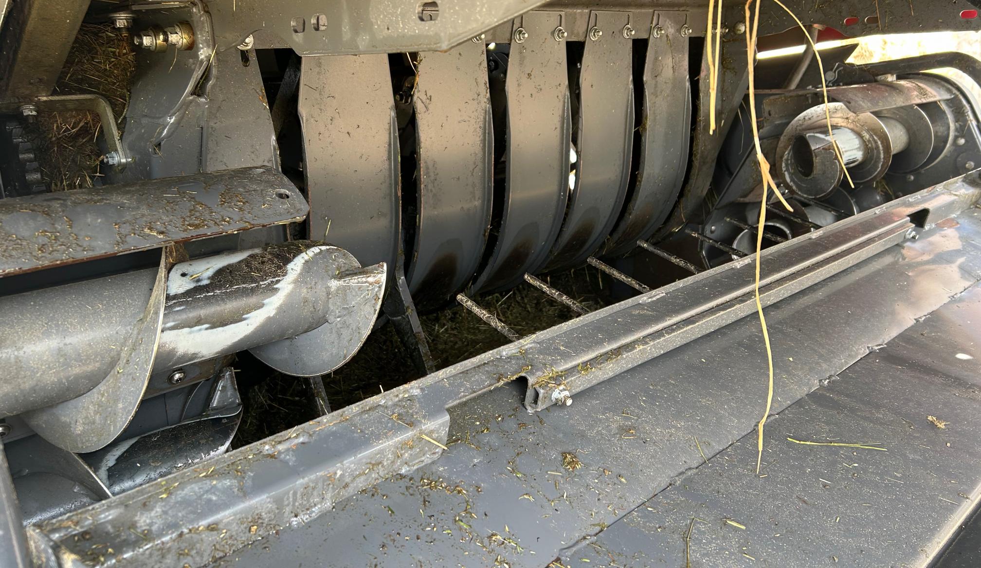 2018 MASSEY FERGUSON 2270 Hesston - view 12 of 32