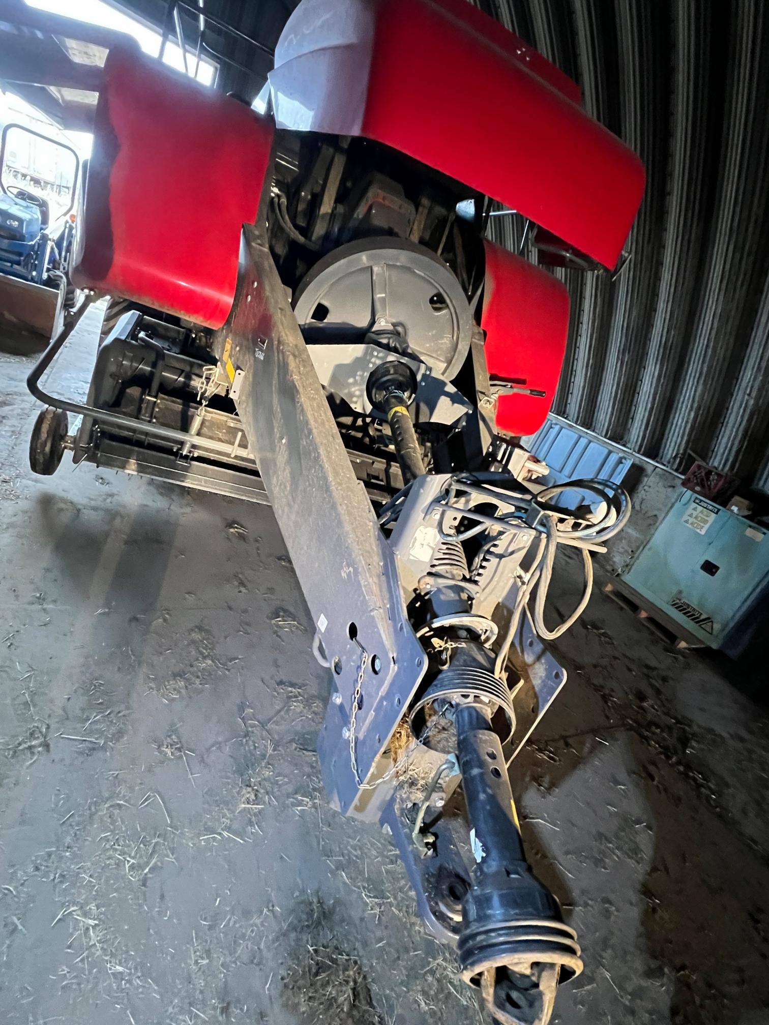 2018 MASSEY FERGUSON 2270 Hesston - Image 6