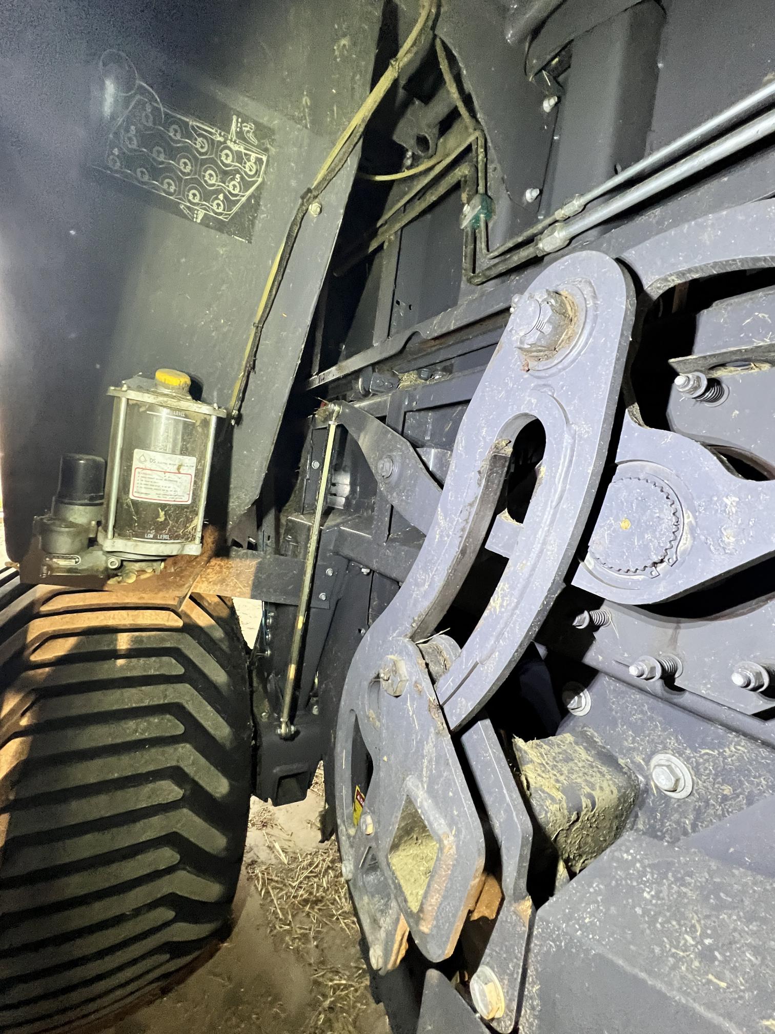 2018 MASSEY FERGUSON 2270 Hesston - view 16 of 32